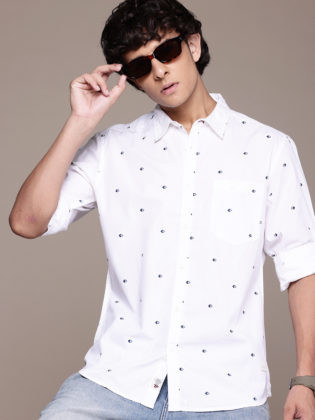 

The Roadster Lifestyle Co. Geometric Printed Casual Shirt, White