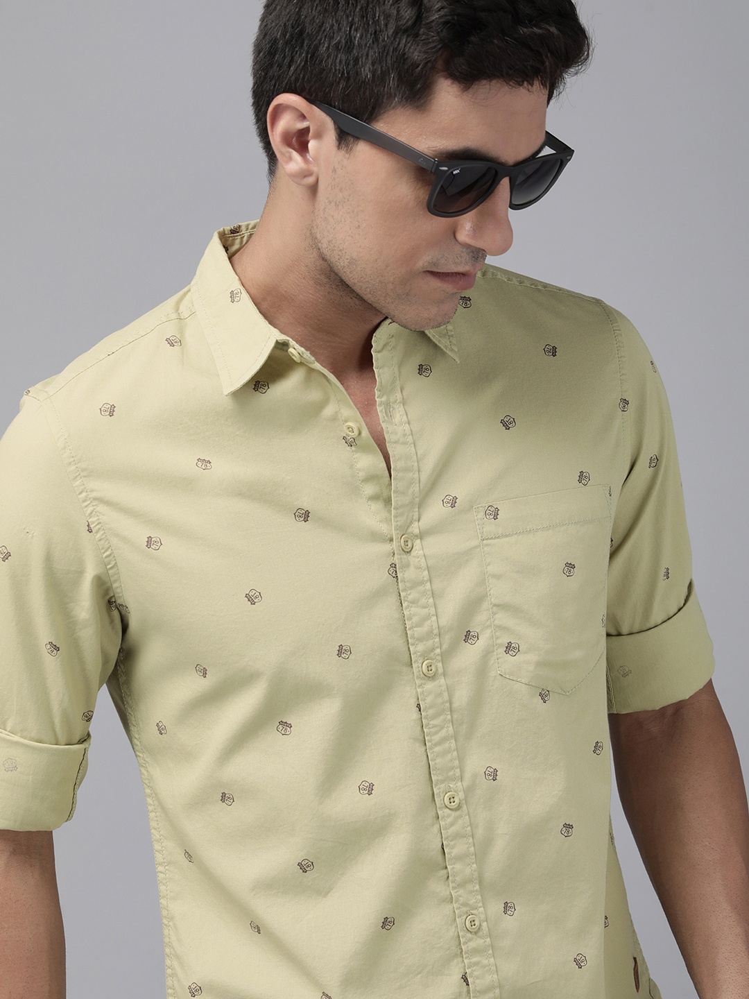 

The Roadster Lifestyle Co. Men Pure Cotton Geometric Printed Casual Shirt, Green