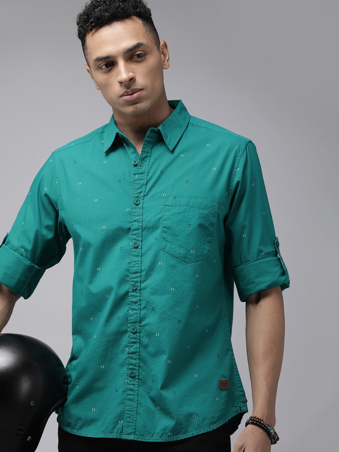 

The Roadster Lifestyle Co. Men Pure Cotton Geometric Printed Casual Shirt, Teal