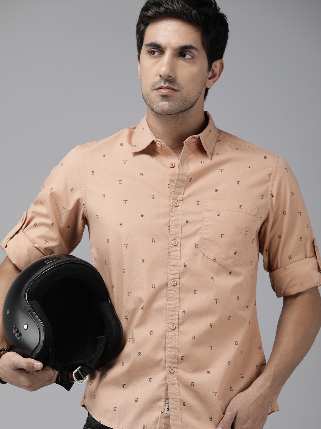 

The Roadster Lifestyle Co. Men Pure Cotton Geometric Printed Casual Shirt, Peach