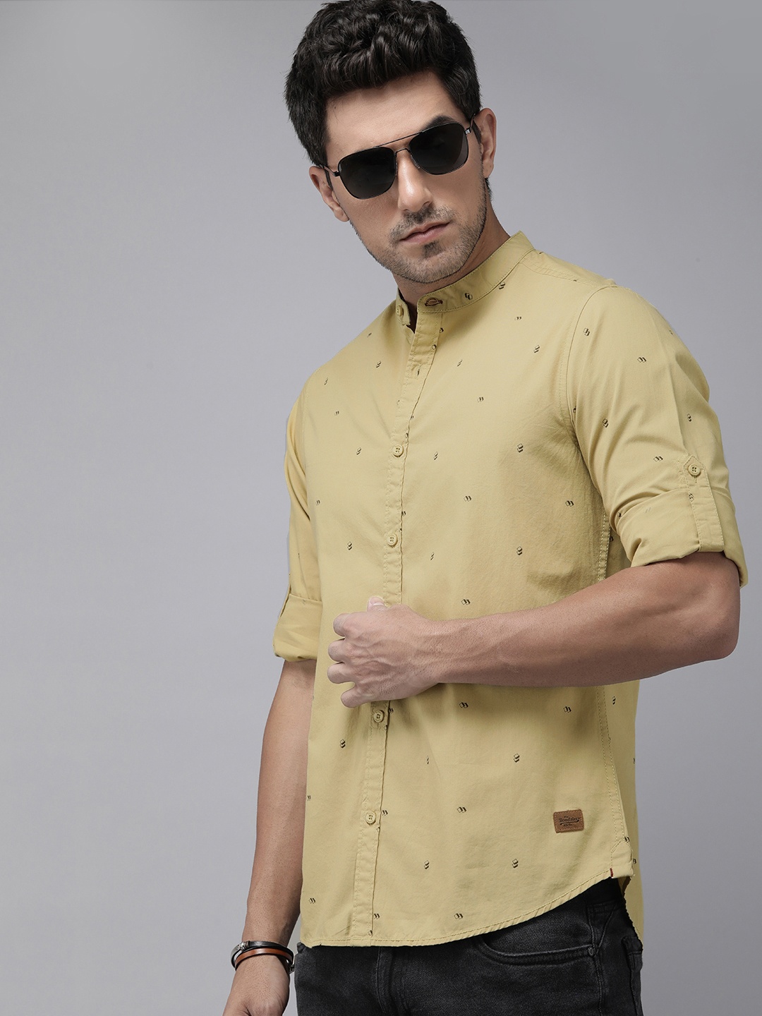 

The Roadster Lifestyle Co. Men Pure Cotton Geometric Printed Casual Shirt, Olive