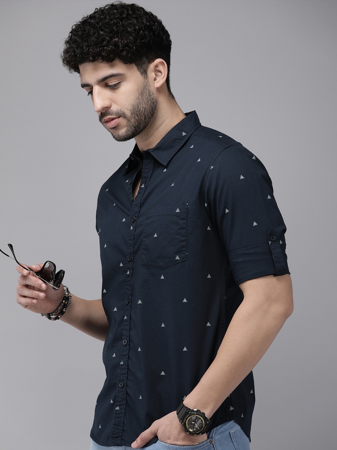 

The Roadster Life Co. Geometric Printed Pure Cotton Casual Shirt, Navy blue