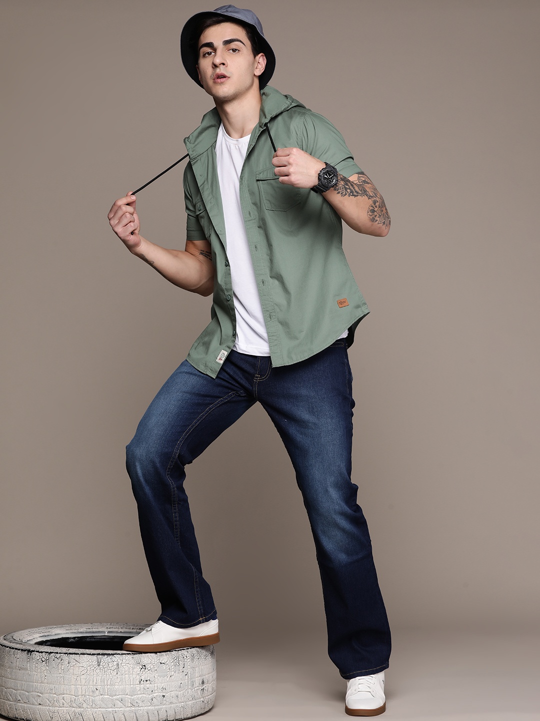 

The Roadster Lifestyle Co. Solid Pure Cotton Hooded Casual Shirt, Green