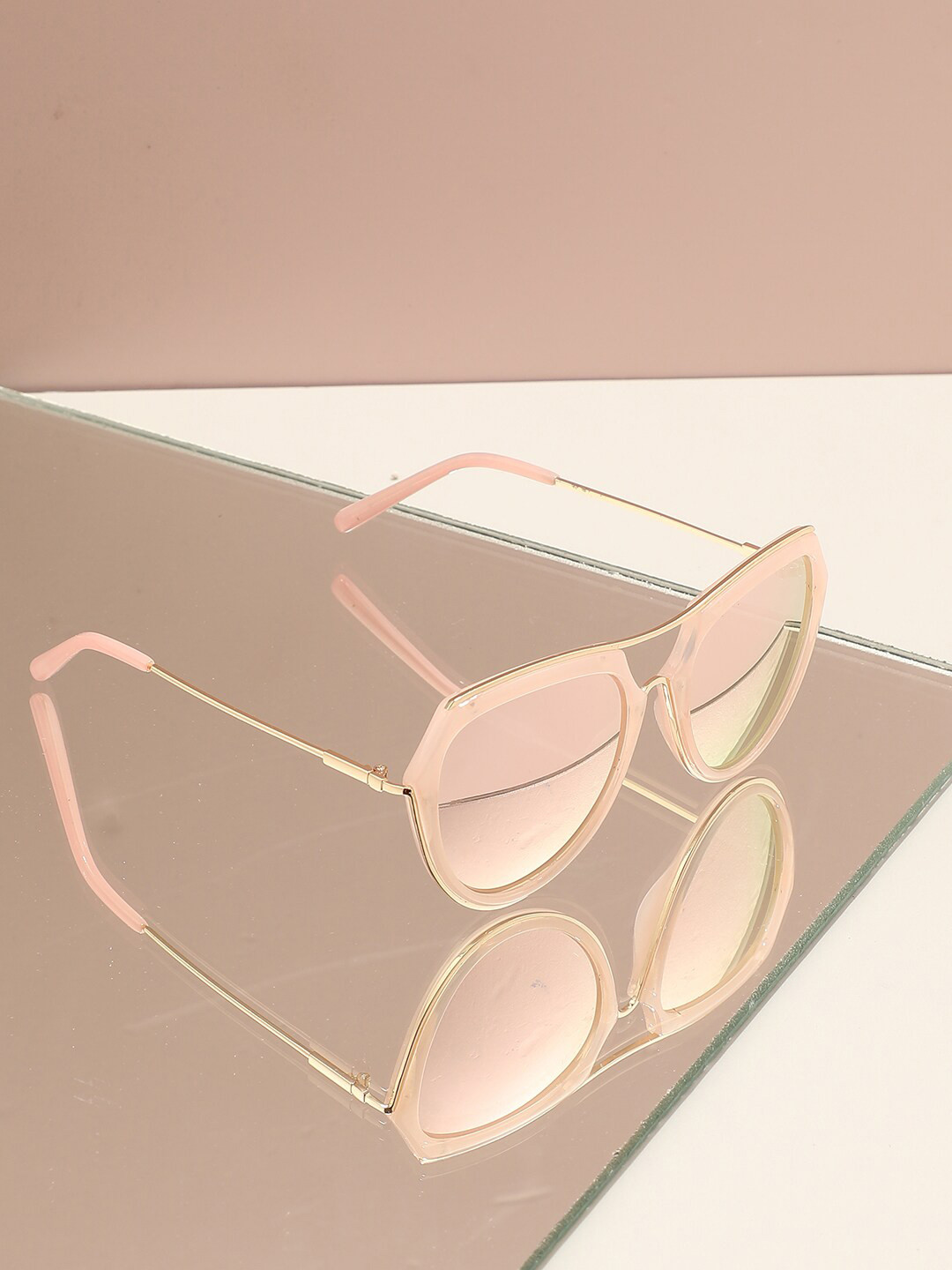 

HAUTE SAUCE by Campus Sutra Women Oversized Sunglasses With Polarised Lens, Gold