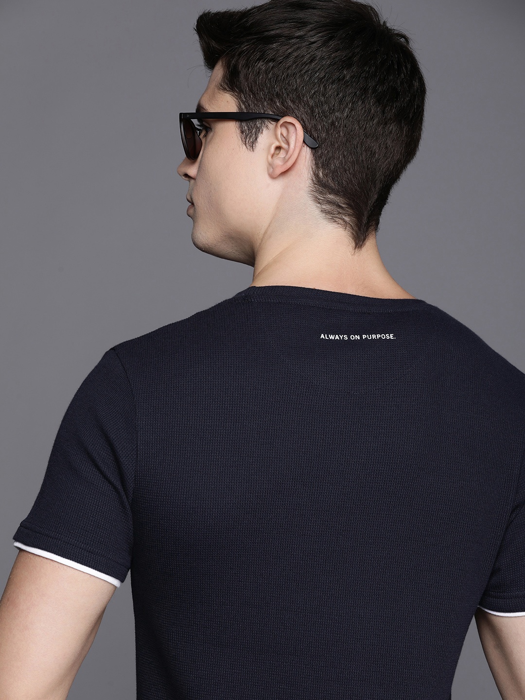 

Kenneth Cole Round Neck Self-Design T-shirt, Navy blue
