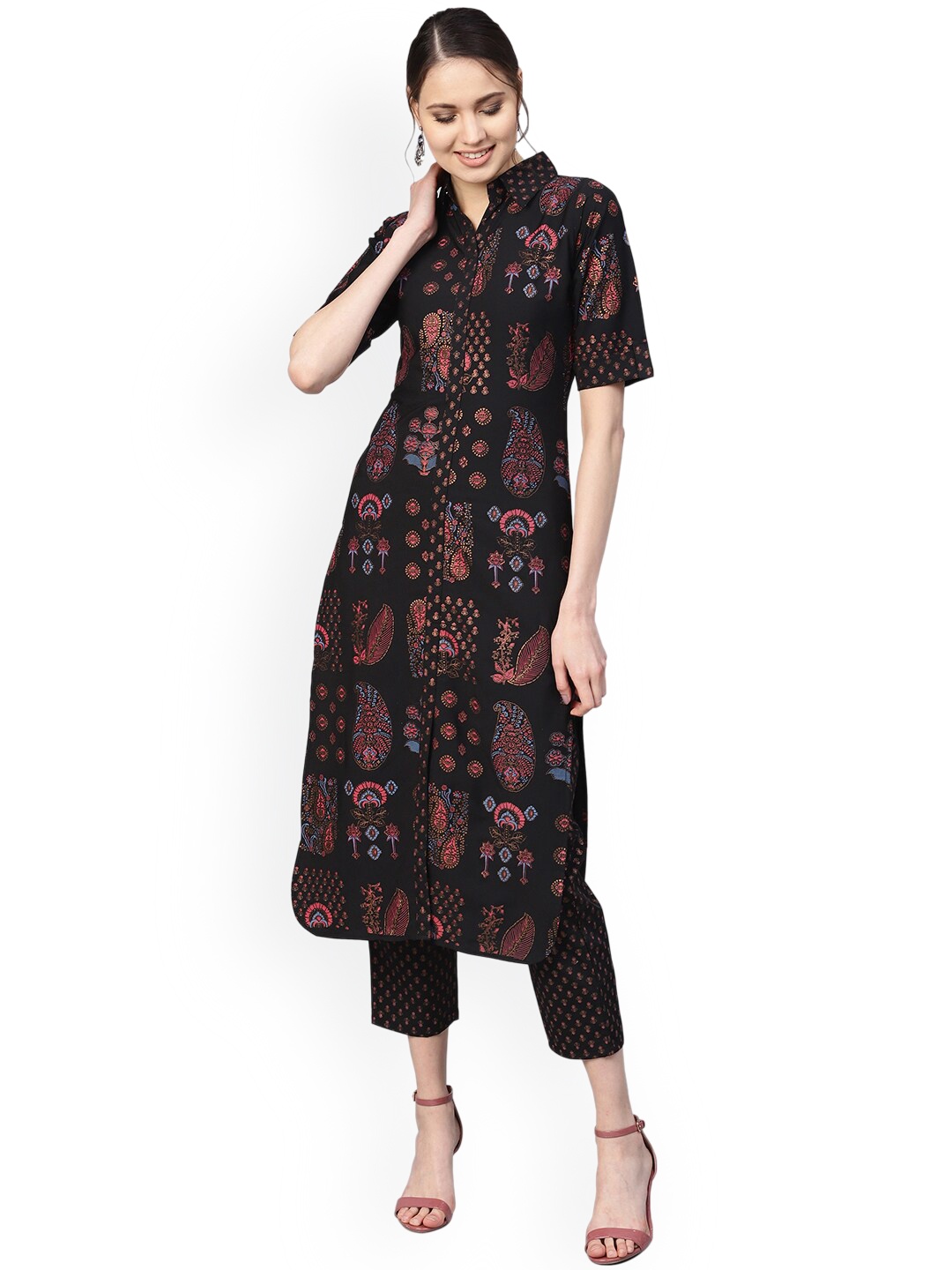 

Ahalyaa Paisley Printed Crepe Straight Kurta With Trouser, Black