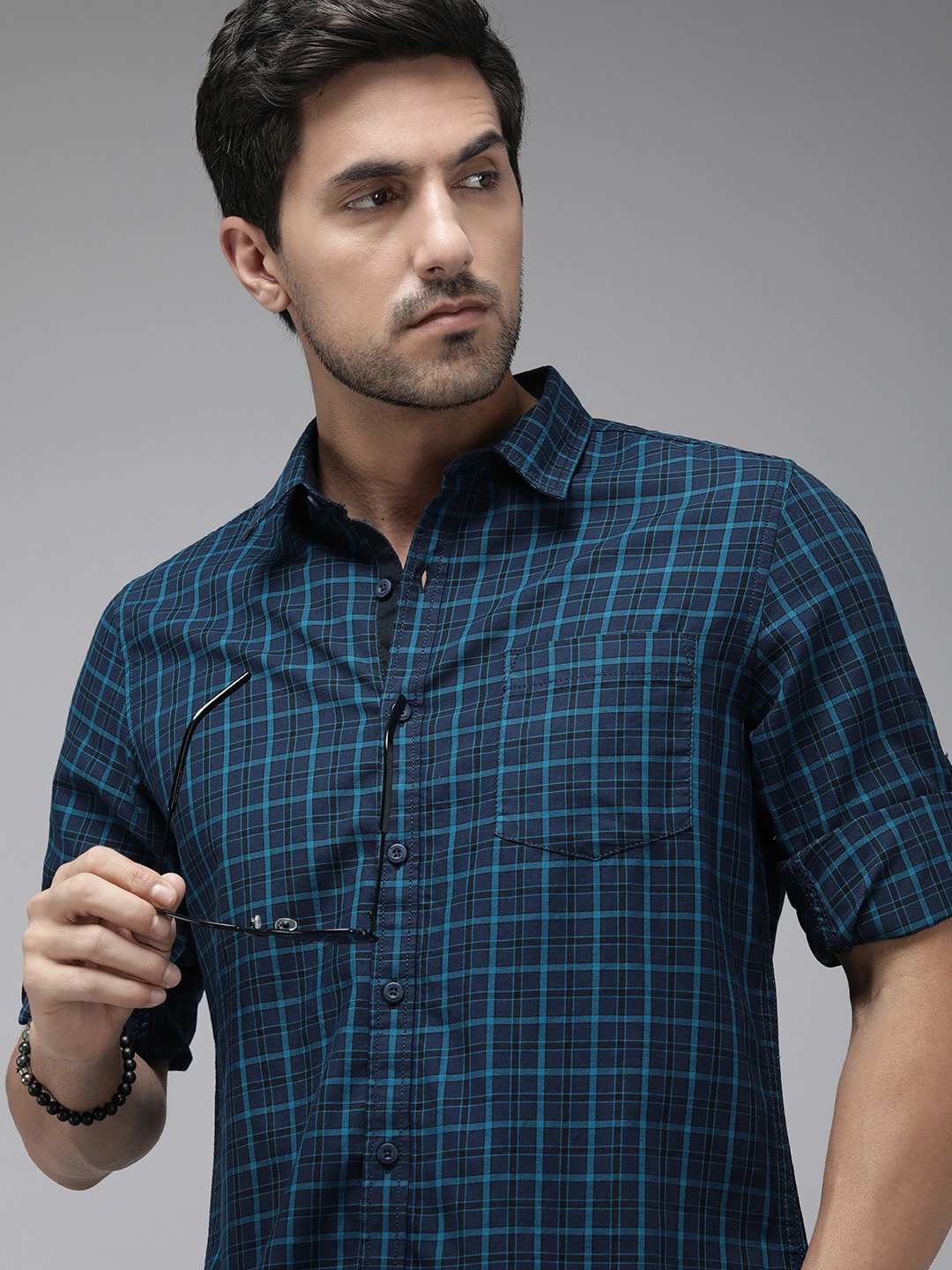 

The Roadster Lifestyle Co. Men Pure Cotton Checked Casual Shirt, Blue
