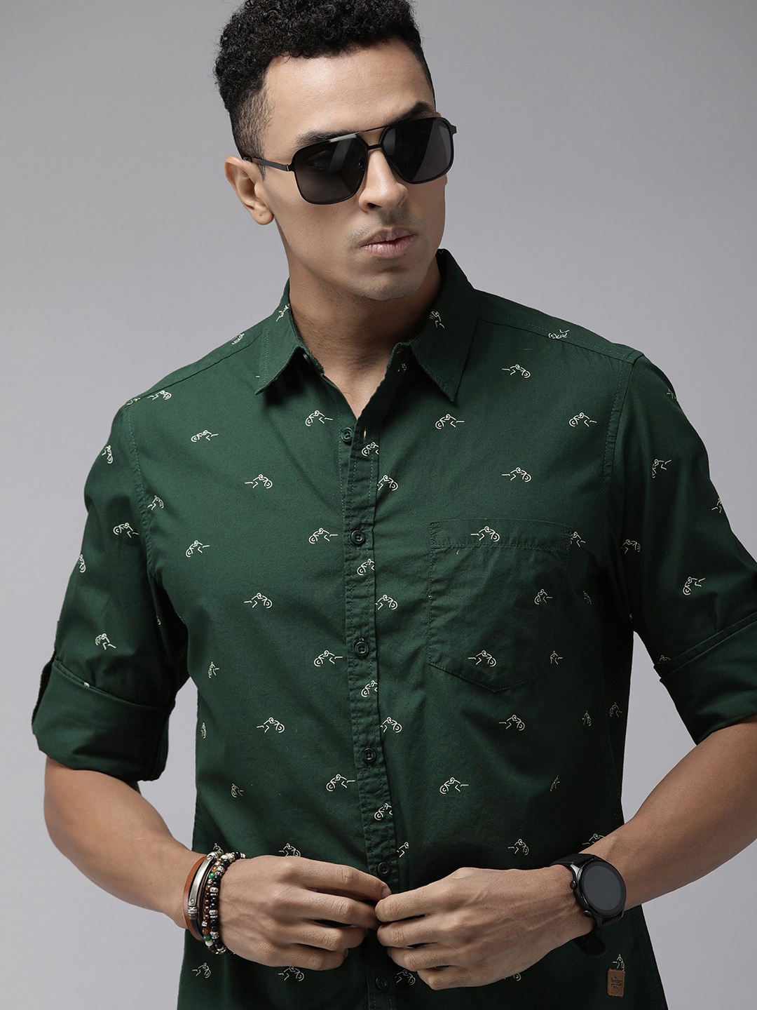 

The Roadster Lifestyle Co. Men Pure Cotton Conversational Printed Casual Shirt, Green