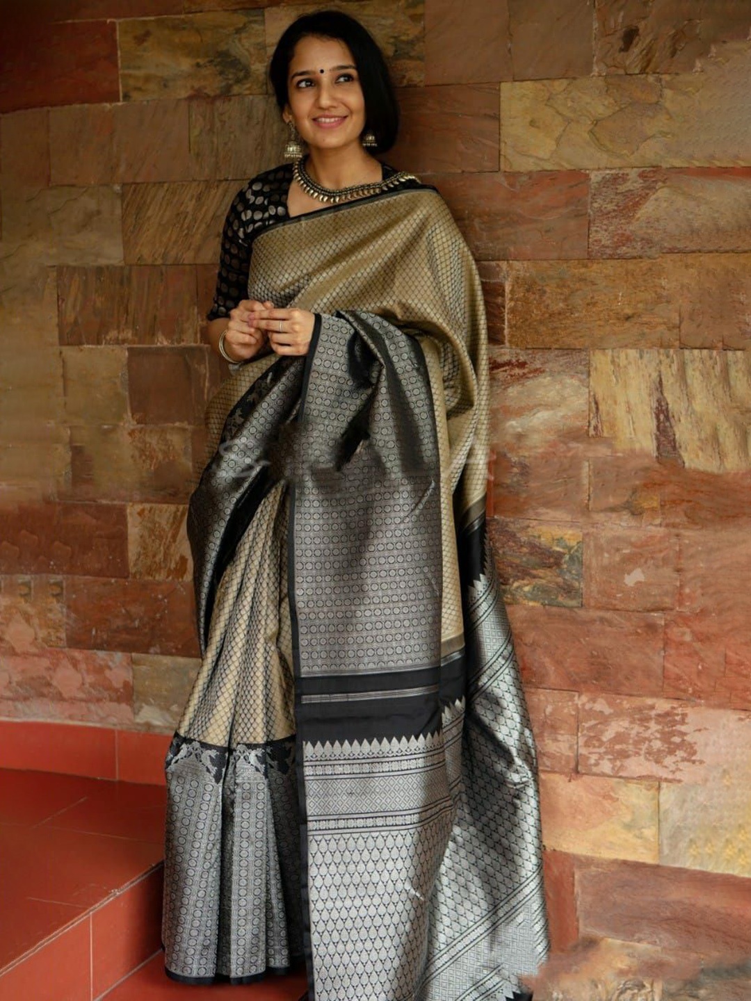 

Jinax Woven Design Zari Pure Silk Banarasi Saree, Black
