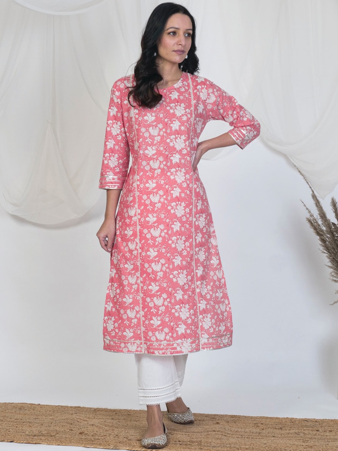 

AKISO Floral Printed Cotton Kurta, Pink