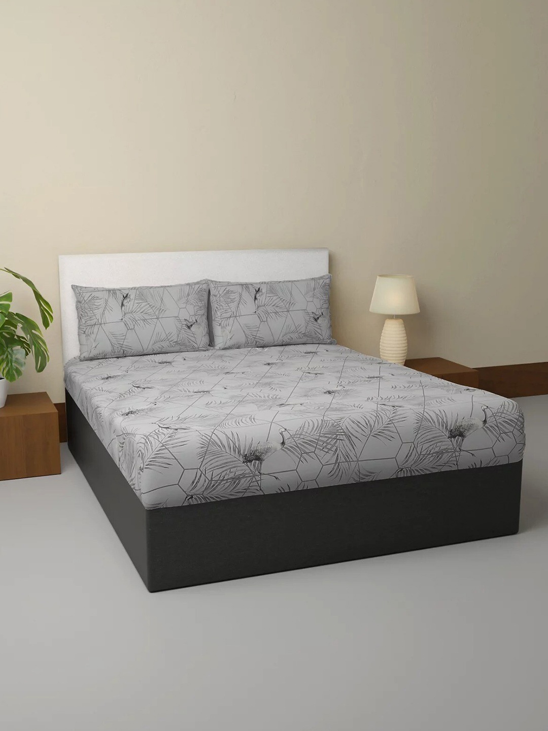 

Marks & Spencer Grey King Bedsheet with 2 Pillow Covers