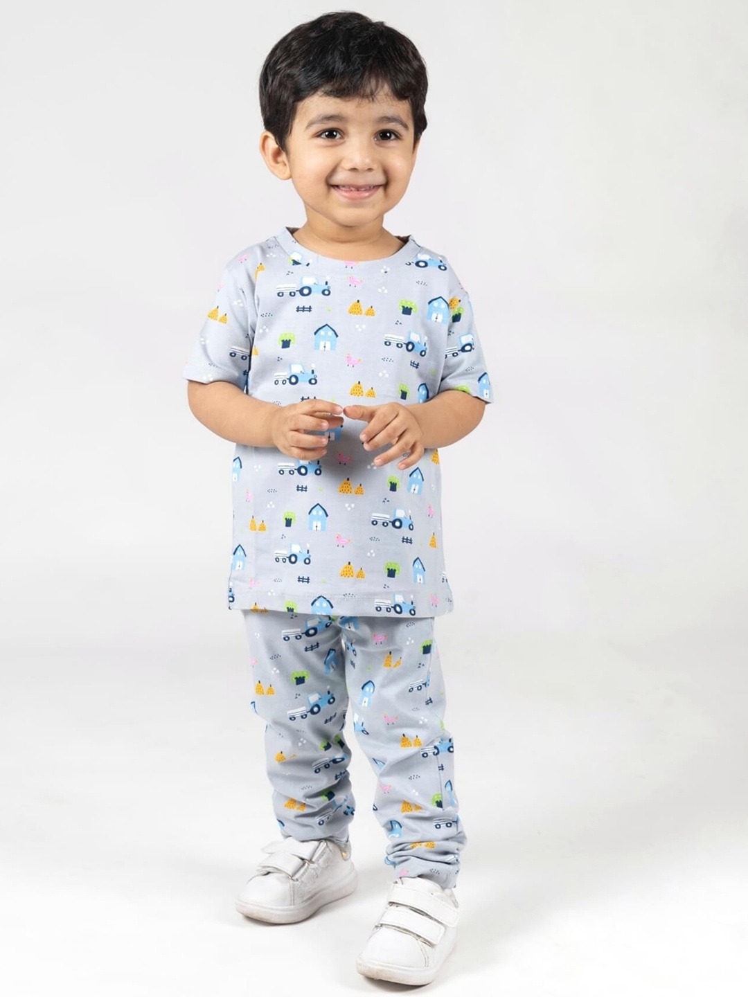 

Cuddles for Cubs Kids Conversational Printed Pure Cotton Night Suit, Grey