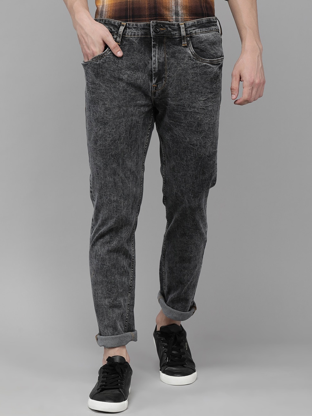 

Voi Jeans Men Slim Fit Heavy Fade Jeans, Black