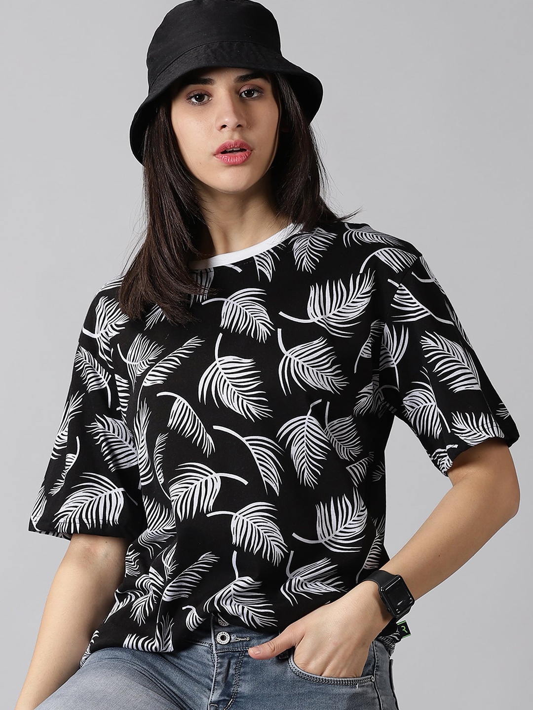 

Rodzen Printed Drop Shoulder Sleeves Pure Cotton Loose T-shirt, Black
