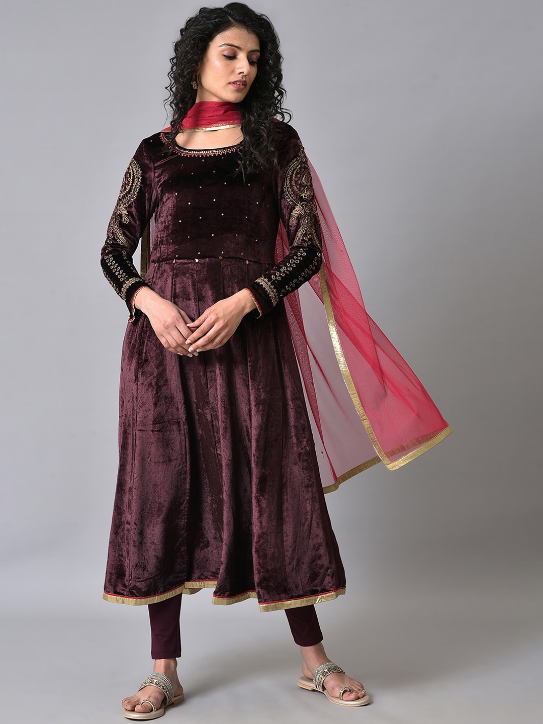 

WISHFUL Women Embroidered Velvet Kurta With Dupatta, Purple