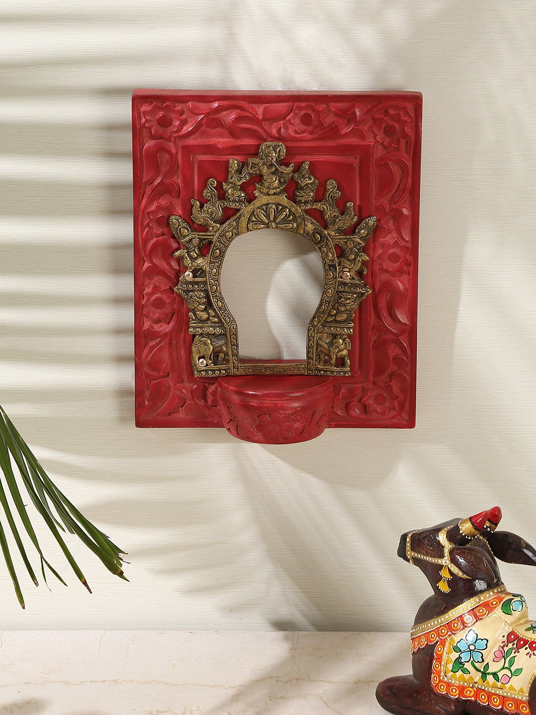 

Amoliconcepts Vintage Treasures Coral-Red & Gold-Toned Carved Wall Frame with Brass Prabhavali, Green