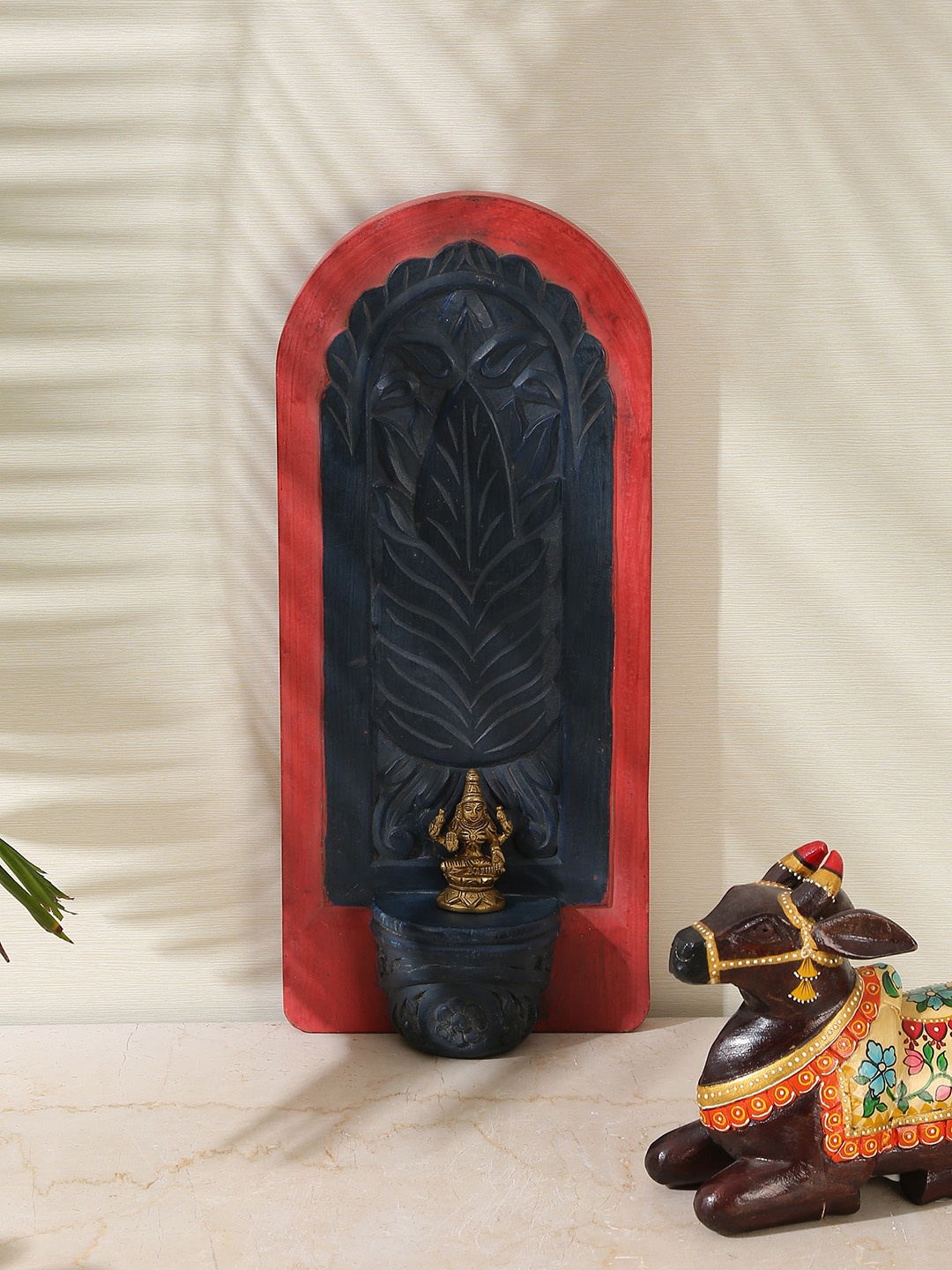 

Amoliconcepts Vintage Treasures Red & Blue Textured Rustic Carved Wall Dcor