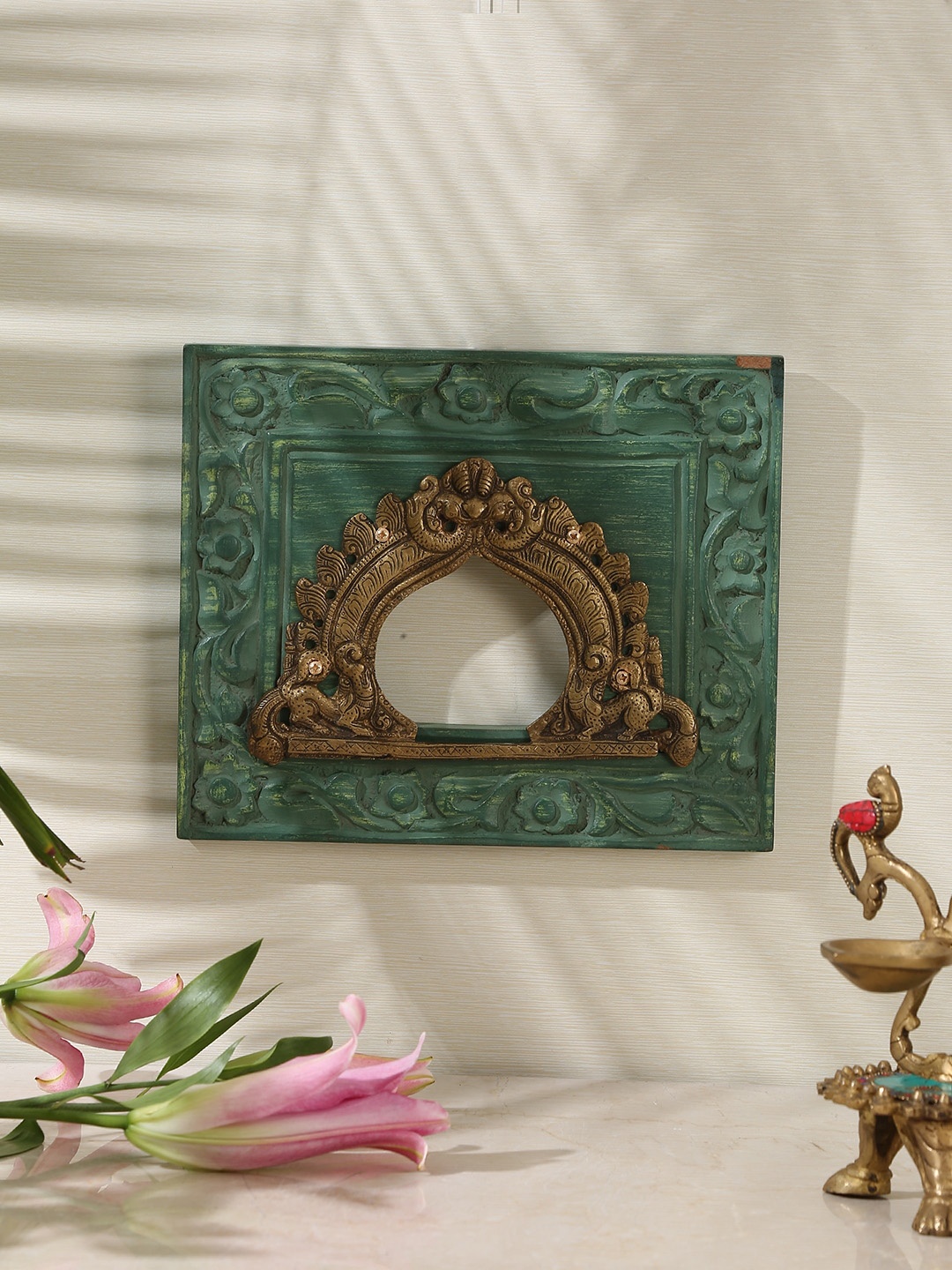 

Amoliconcepts Vintage Treasures Green & Gold-Toned Textured Carved Wall Frame With Brass Prabhavali, Olive