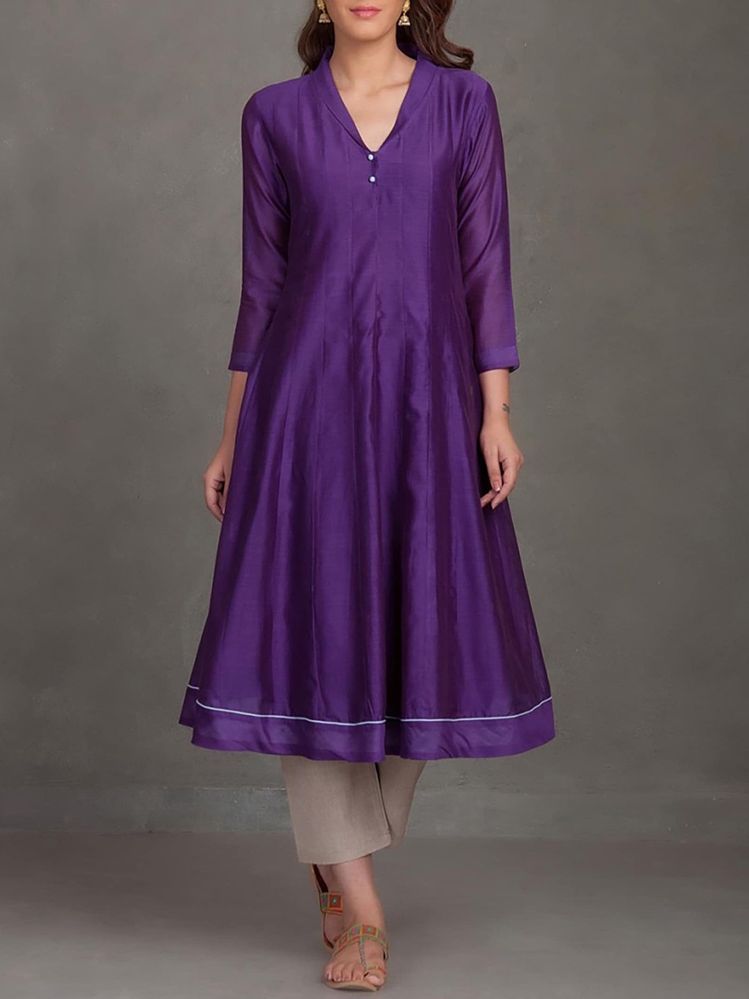 

SMRITI GUPTA V-Neck Thread Work Chanderi Silk Kurta, Purple