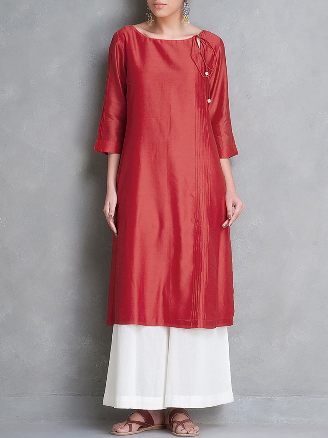 

SMRITI GUPTA Tie-Up Neck Chanderi Silk Straight Kurta, Red