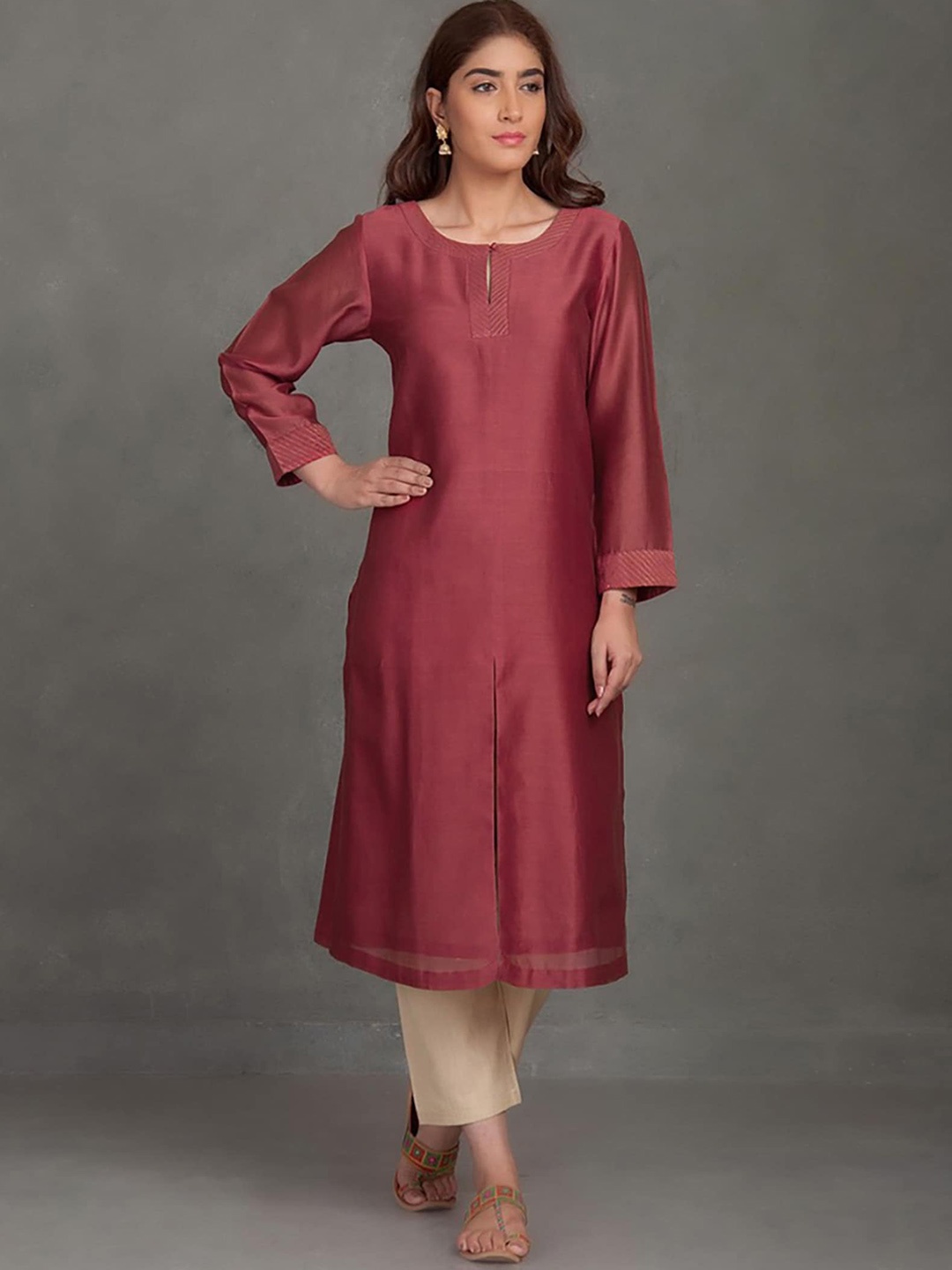 

SMRITI GUPTA Keyhole Neck Boat Neck Chanderi Silk Kurta, Rust