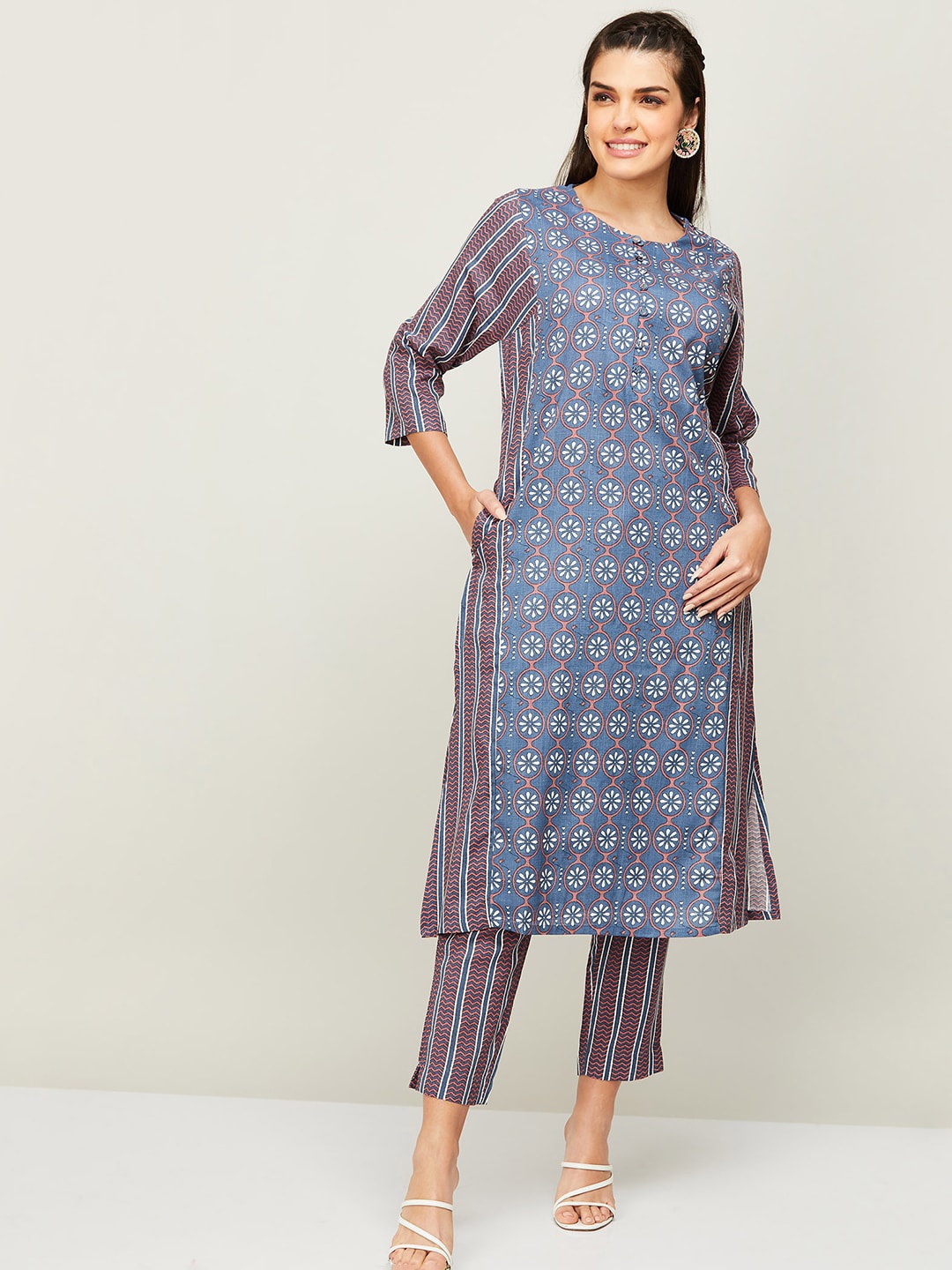 

Melange by Lifestyle Women Ethnic Motifs Printed Kurta With Trousers, Blue