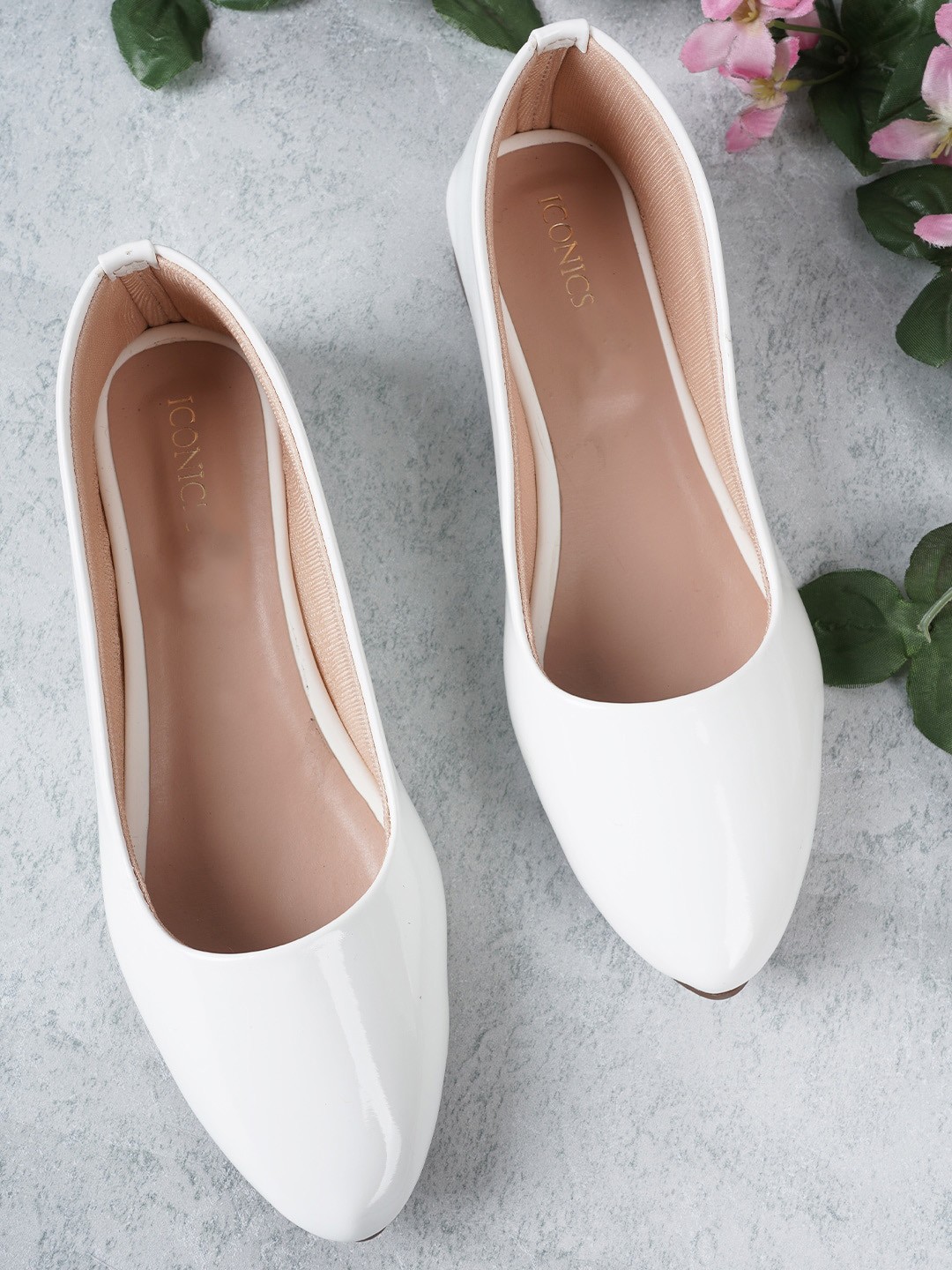 

ICONICS Women Pointed Toe Ballerinas, White