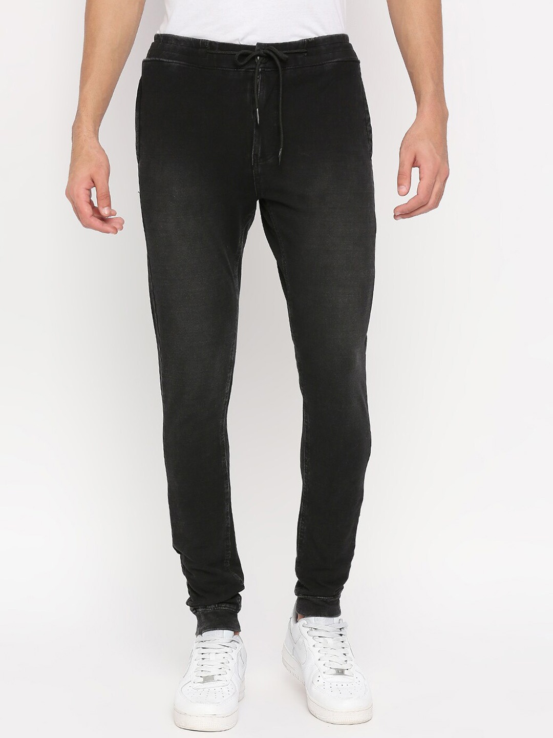 

beevee Men Slim Fit Mid-Rise Light Fade Stretchable Joggers, Black