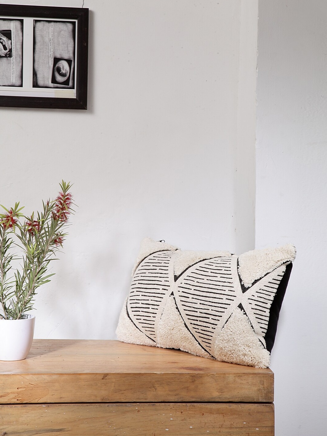 

BLANC9 Black & Beige Geometric Rectangle Cushion Cover