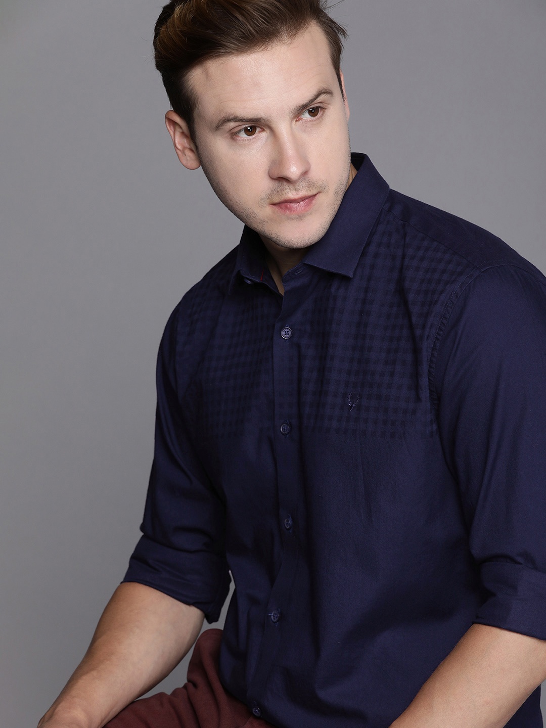 

Allen Solly Modern Cutaway Collar Slim-Fit Casual Shirt, Navy blue