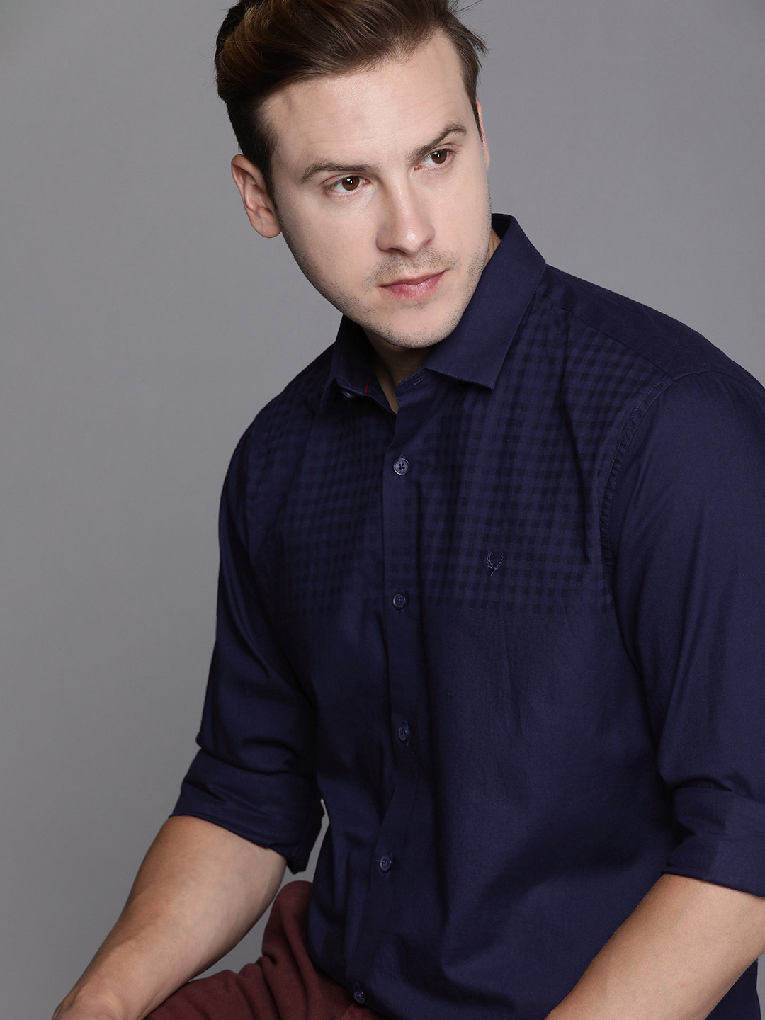 

Allen Solly Modern Cutaway Collar Slim-Fit Casual Shirt, Navy blue