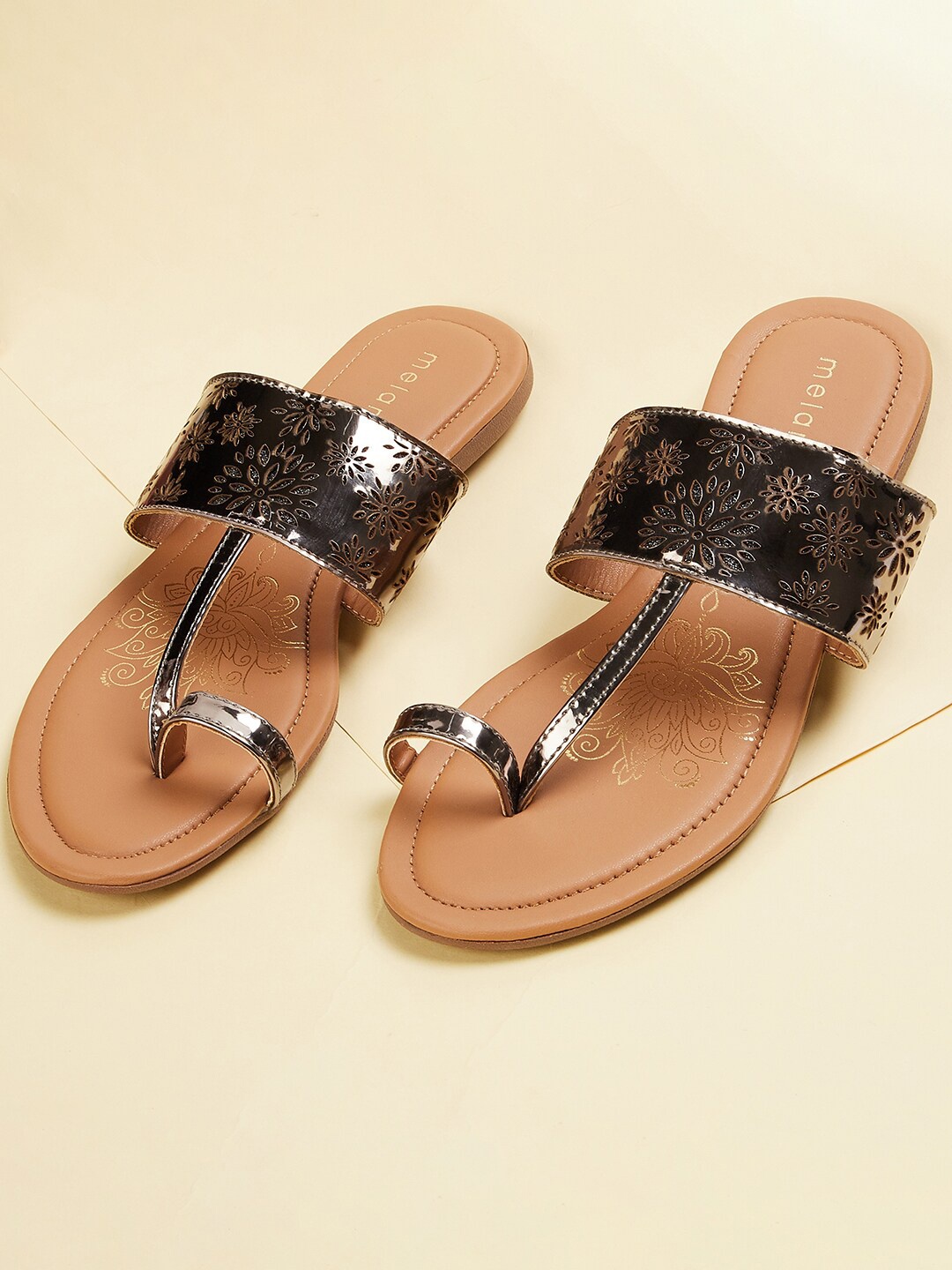 

Melange by Lifestyle Women Ethnic Printed One Toe Flats, Metallic
