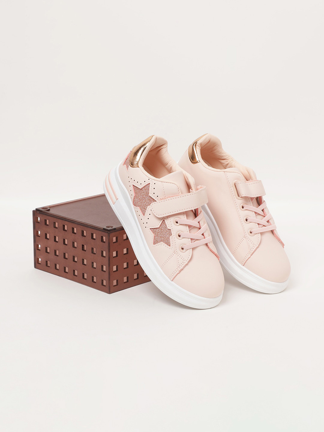 

Fame Forever by Lifestyle Girls Texture Contrast Sole Sneakers, Pink