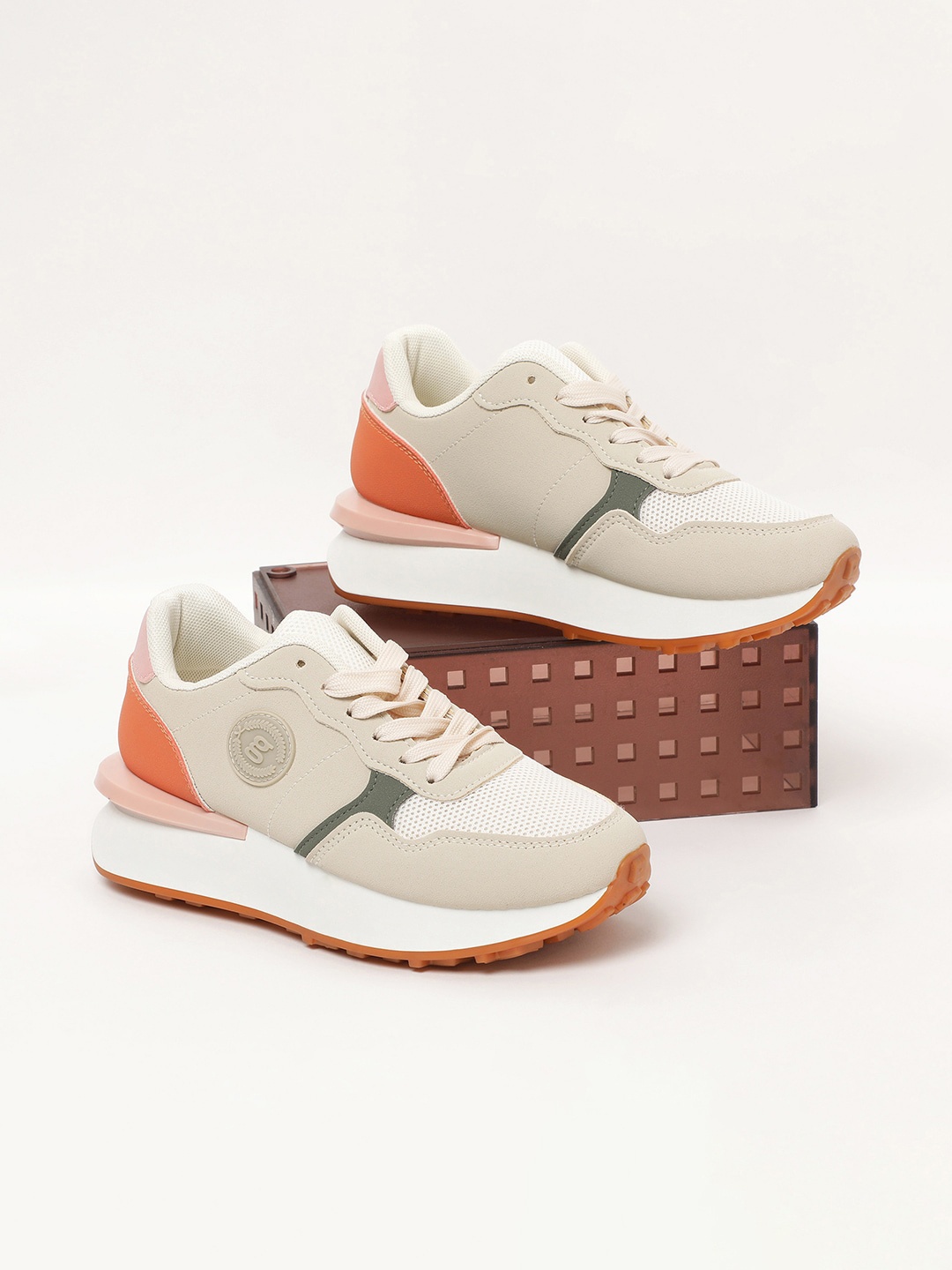 

Ginger by Lifestyle Women Colourblocked Sneakers, Beige