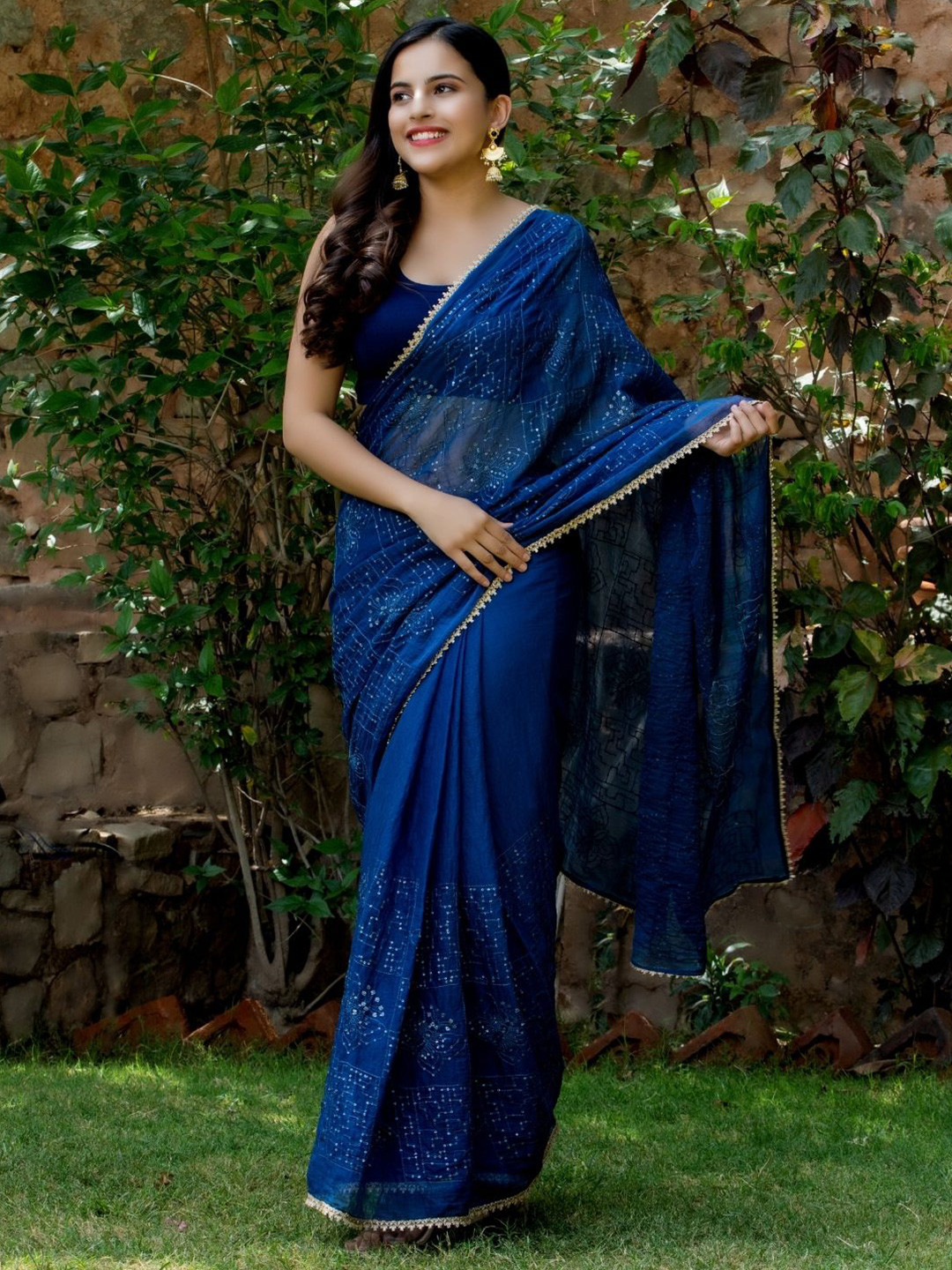 

HOUSE OF JAMOTI Embellished Sequinned Pure Chiffon Saree, Navy blue