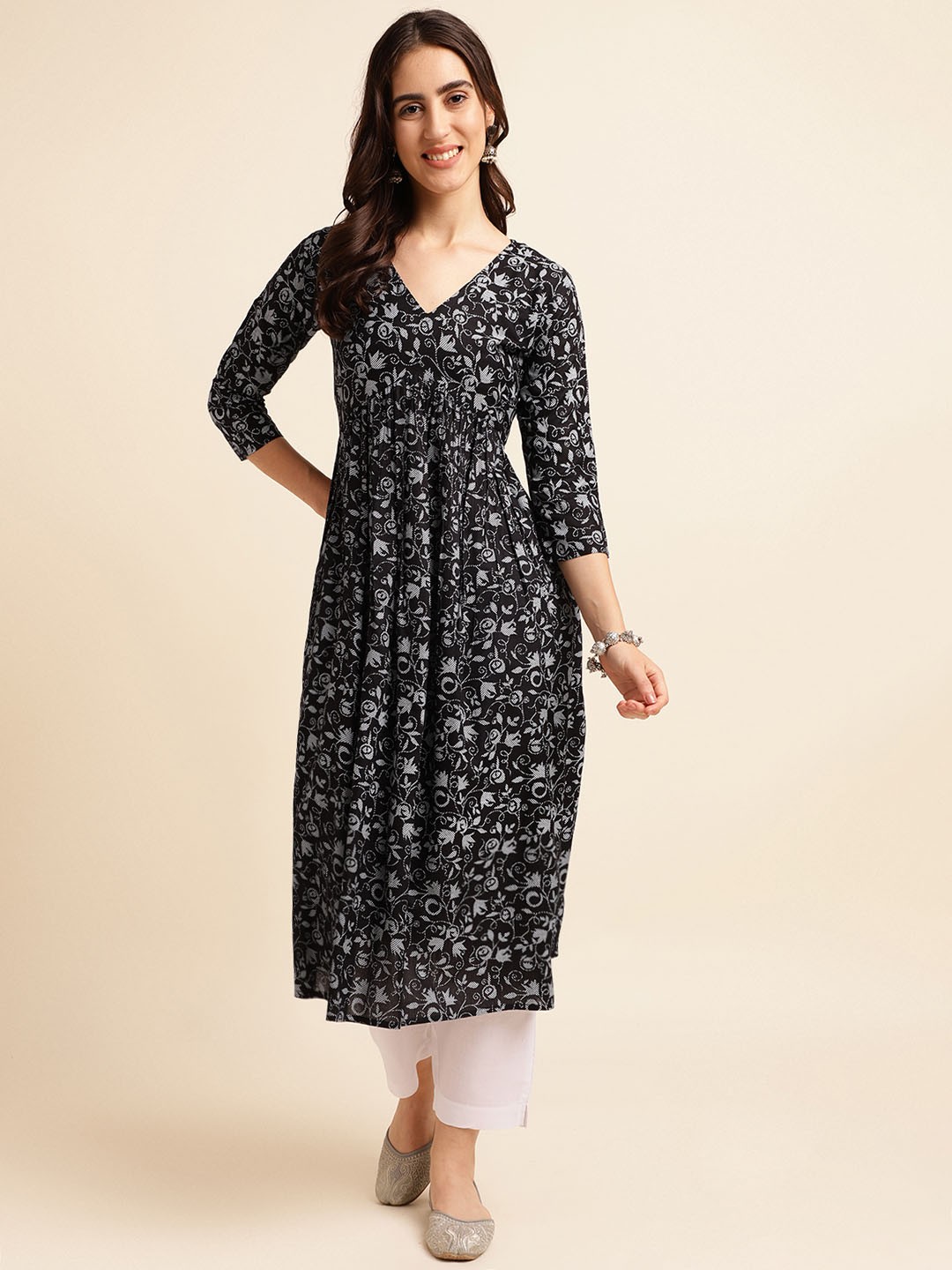 

Fabclub Ethnic Motifs Printed Pleated Kurta with Trousers, Black