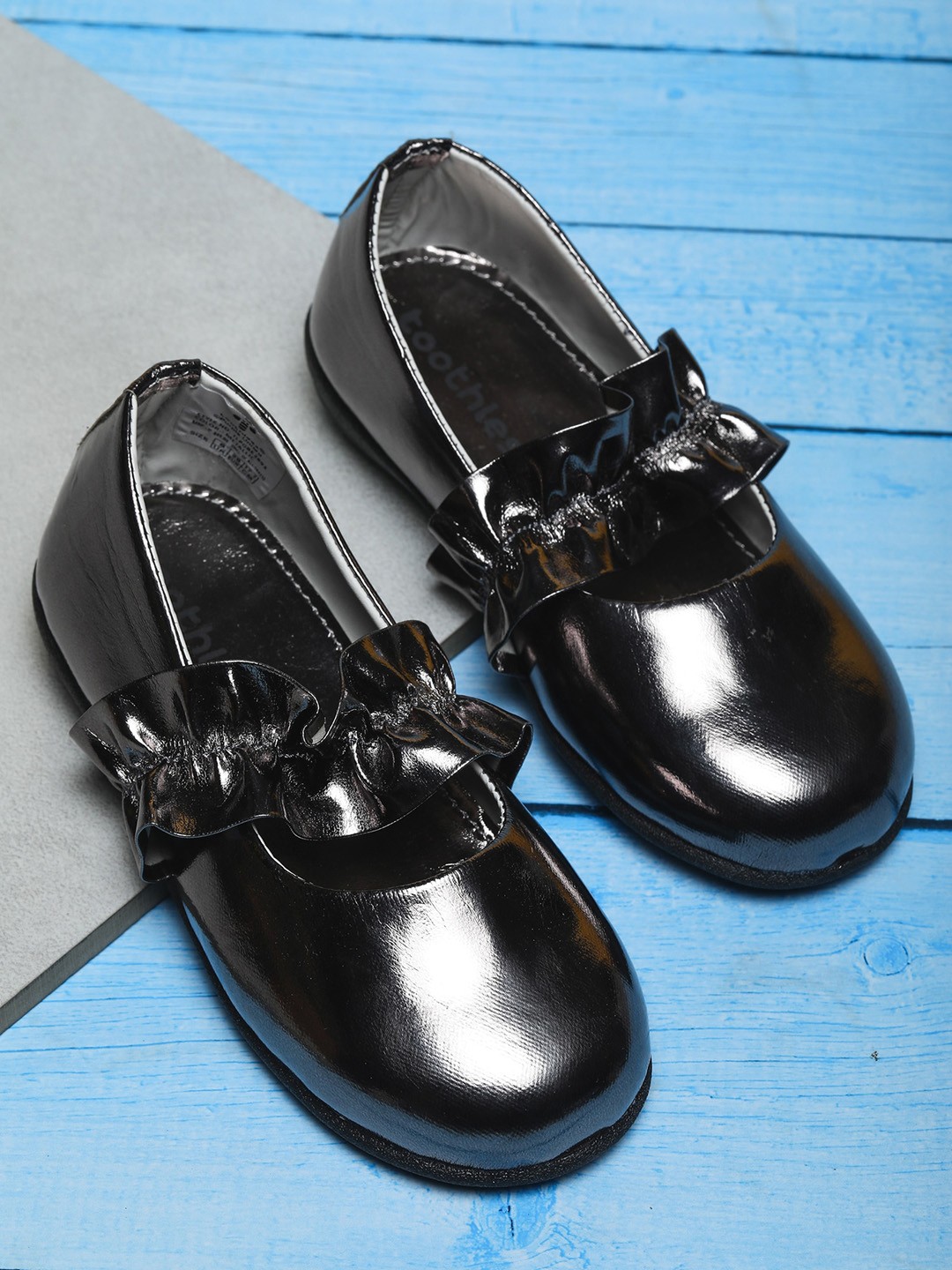 

toothless Girls Round Toe Ballerinas, Metallic