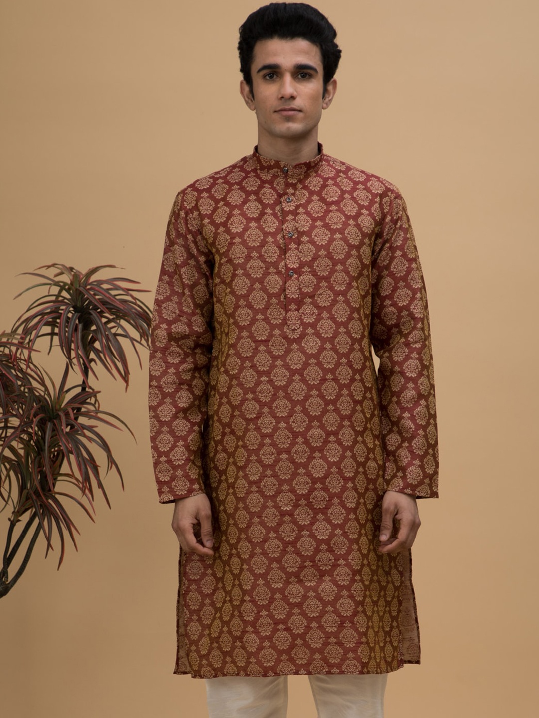 

NEUDIS Ethnic Motif Woven Design Mandarin Collar Jacquard Kurta, Maroon