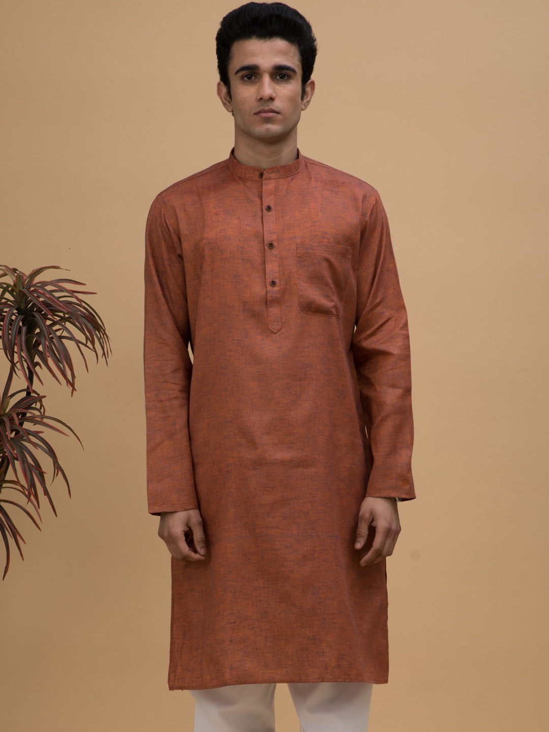 

NEUDIS Mandarin Collar Khadi Handloom Kurta, Brown