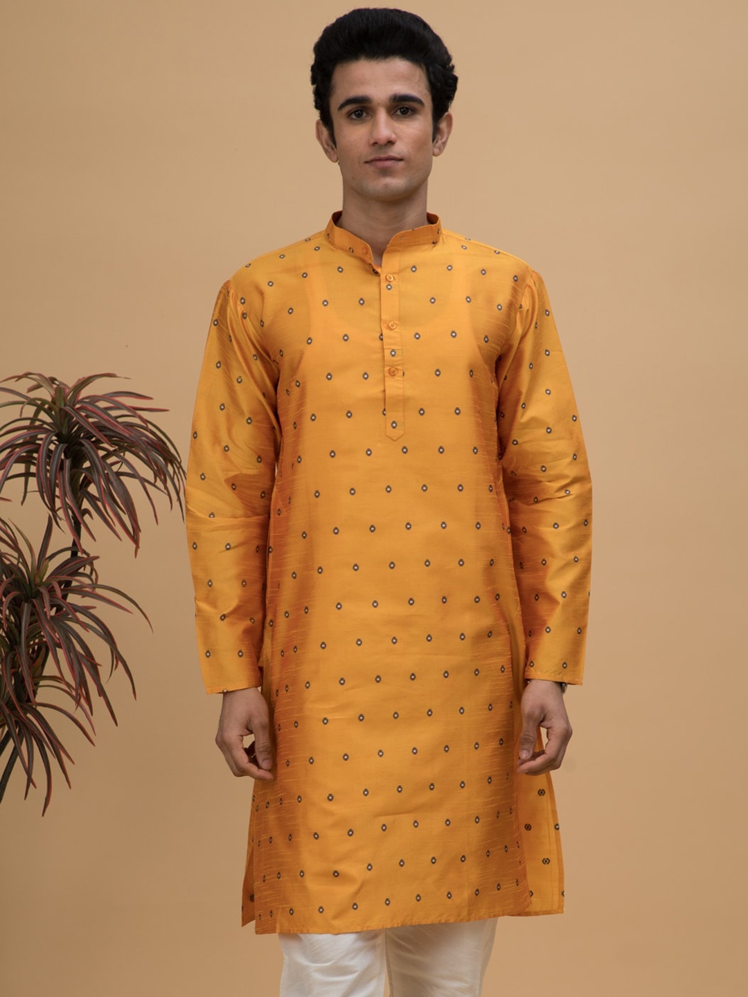 

NEUDIS Men Ethnic Motifs Printed Mandarin Collar Straight Kurta, Yellow