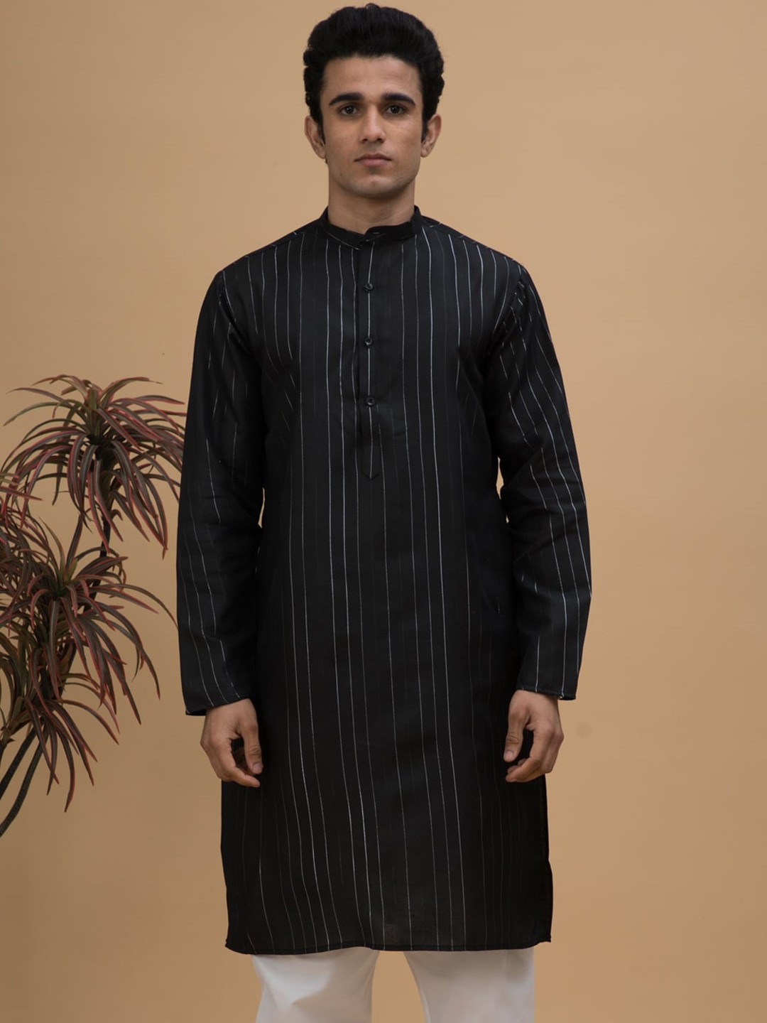 

NEUDIS Striped Mandarin Collar Long Sleeves Straight Kurta, Black