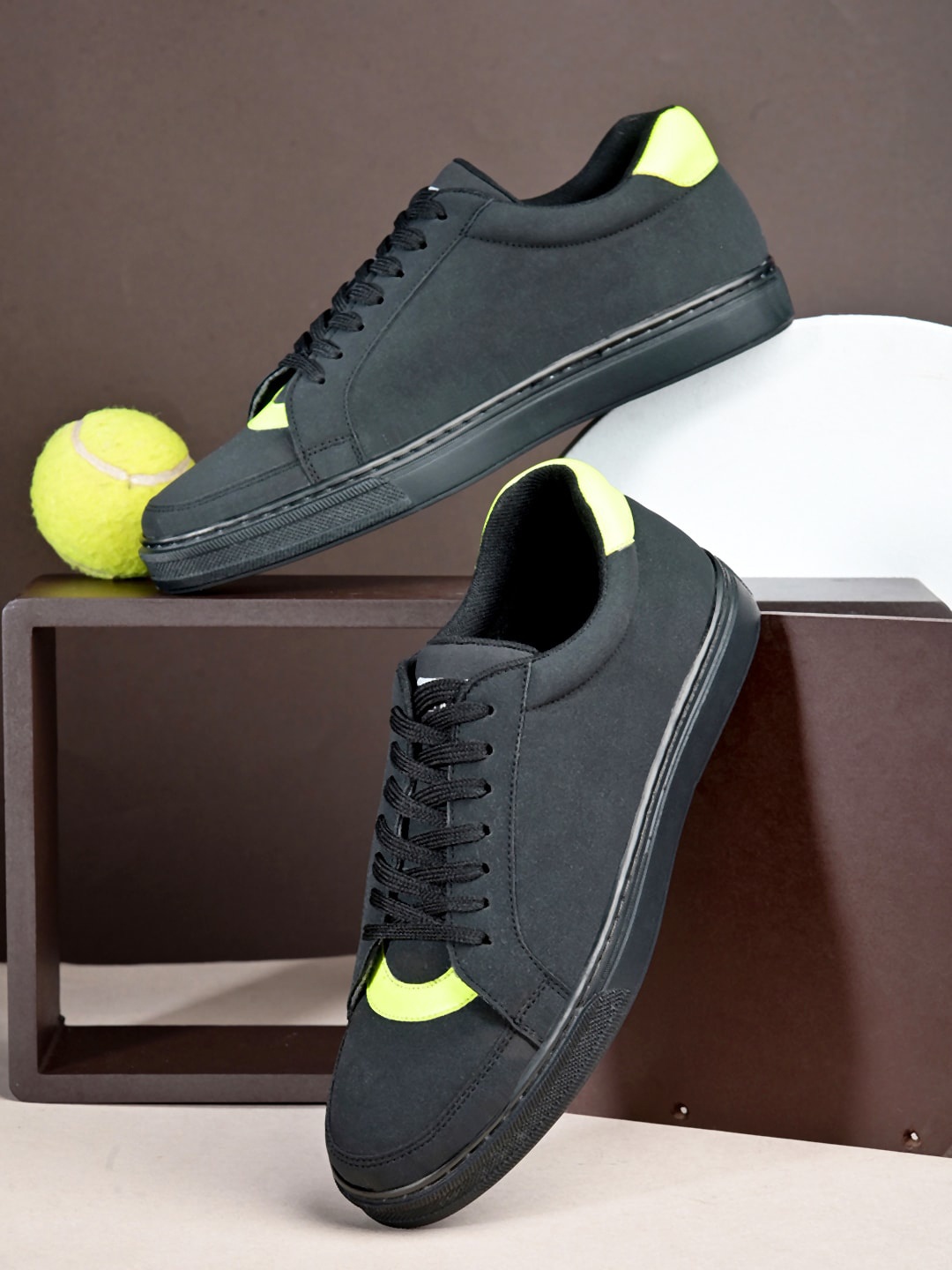 

Slazenger Men Colourblocked Round Toe Faux Leather Sneakers, Black
