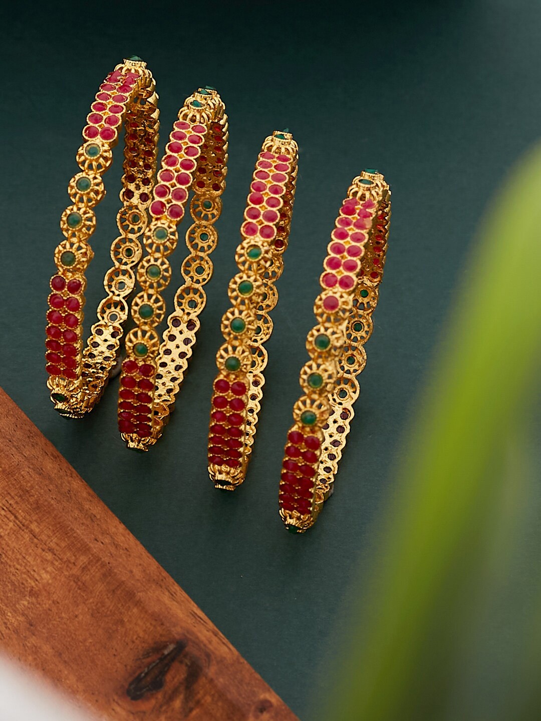 

ATIBELLE Set Of 4 Gold-Plated Stones-Studded Bangles