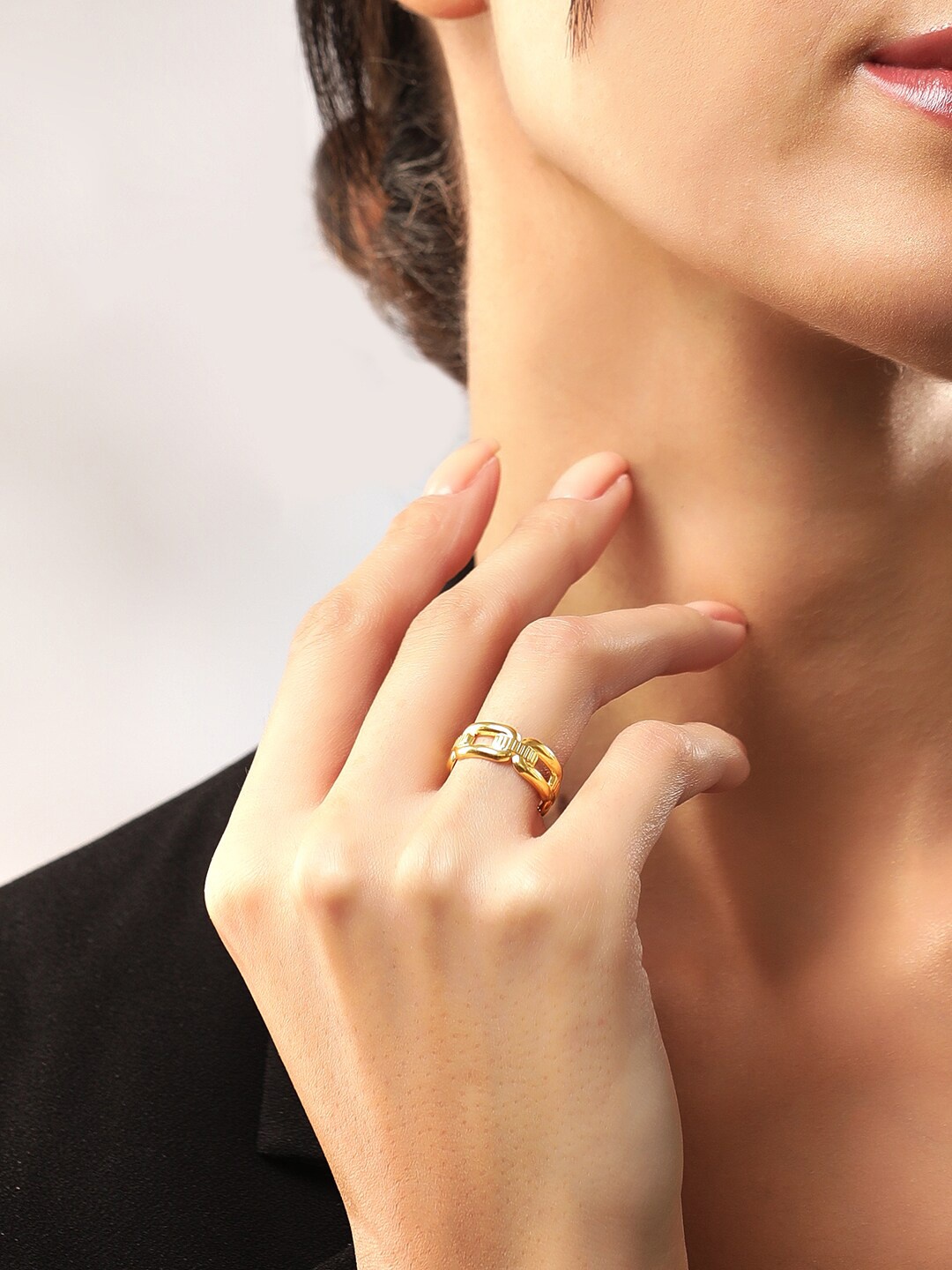 

Rubans Voguish 18K Gold-Plated Textured Link Adjustable Finger Ring
