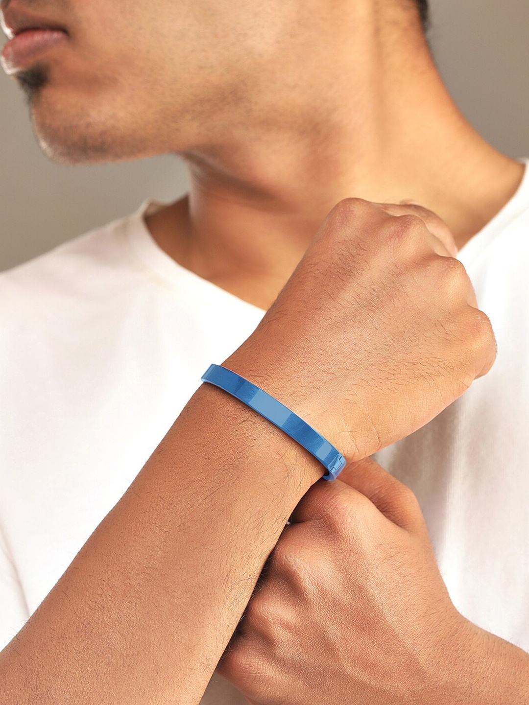

Roadster Men Minimal Bangle Style Bracelet, Blue