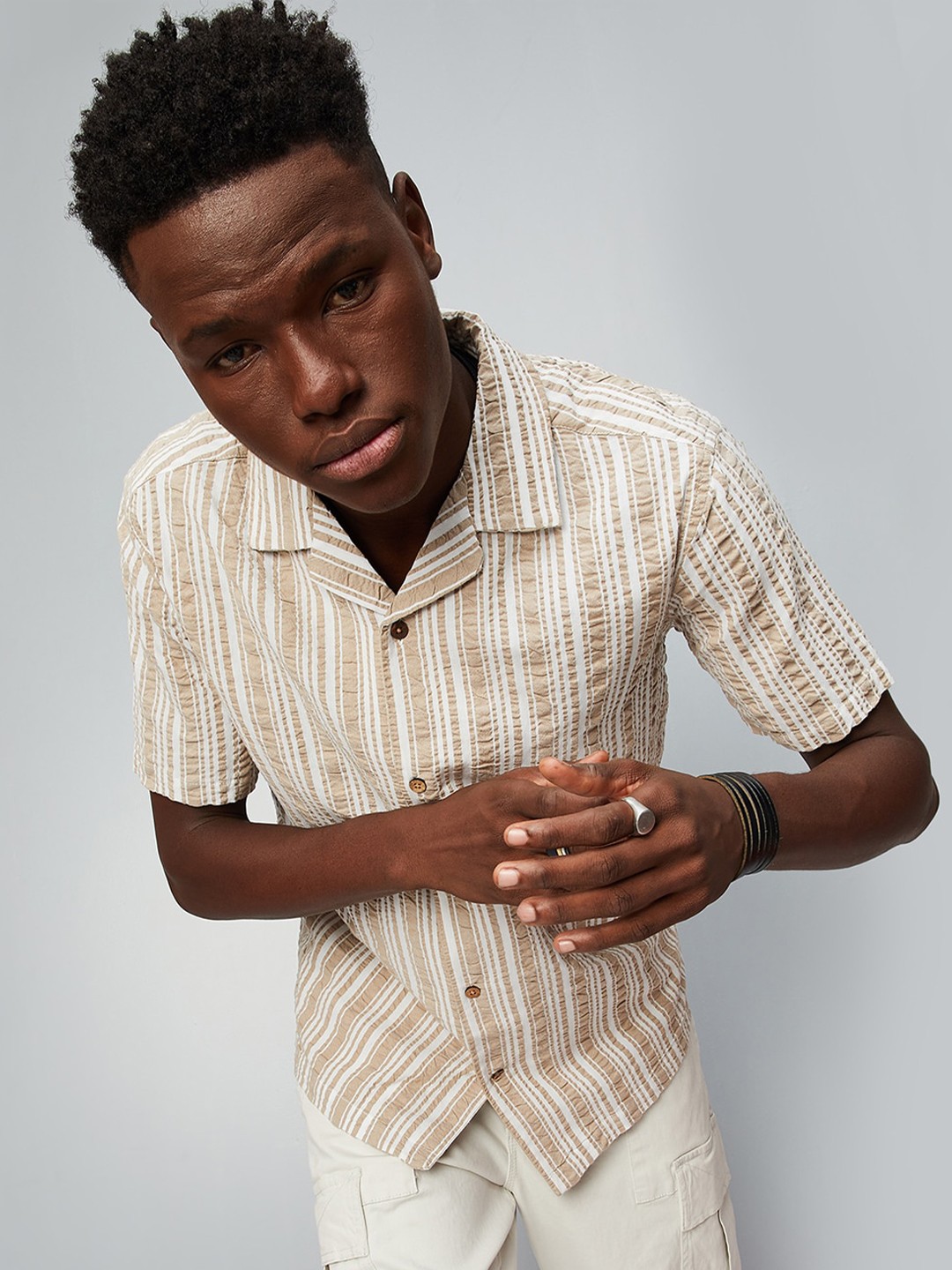 

max Men Vertical Striped Spread Collar Short Sleeves Cotton Casual Shirt, Beige