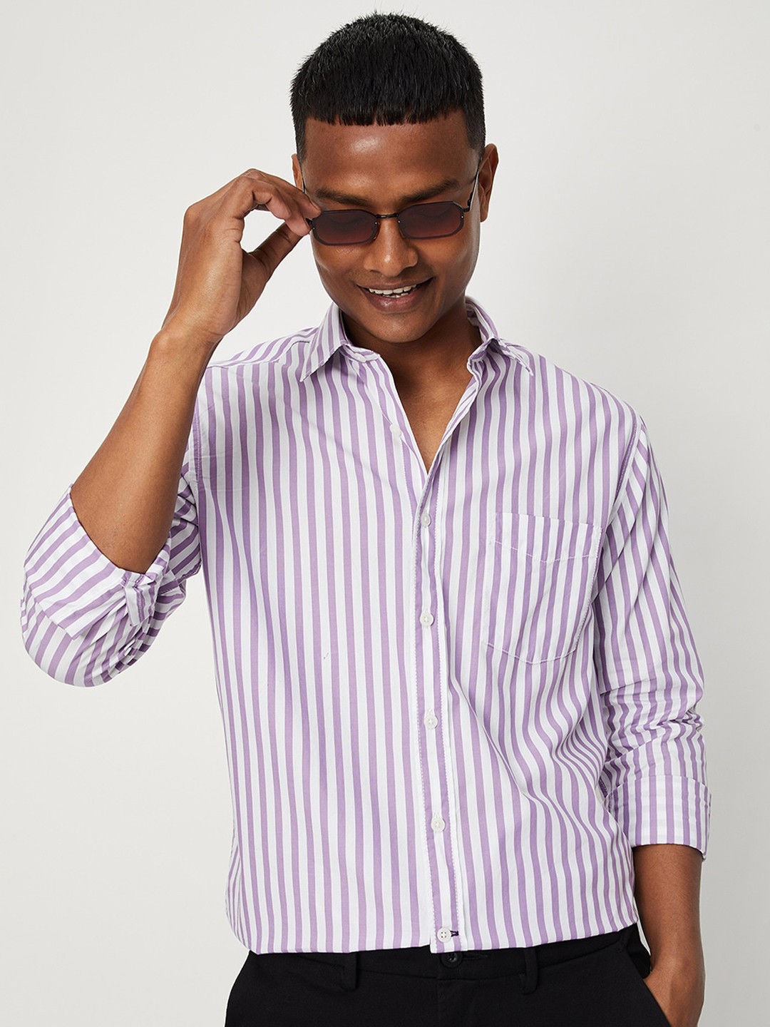 

max Men Vertical Striped Spread Collar Cotton Shirt, Purple