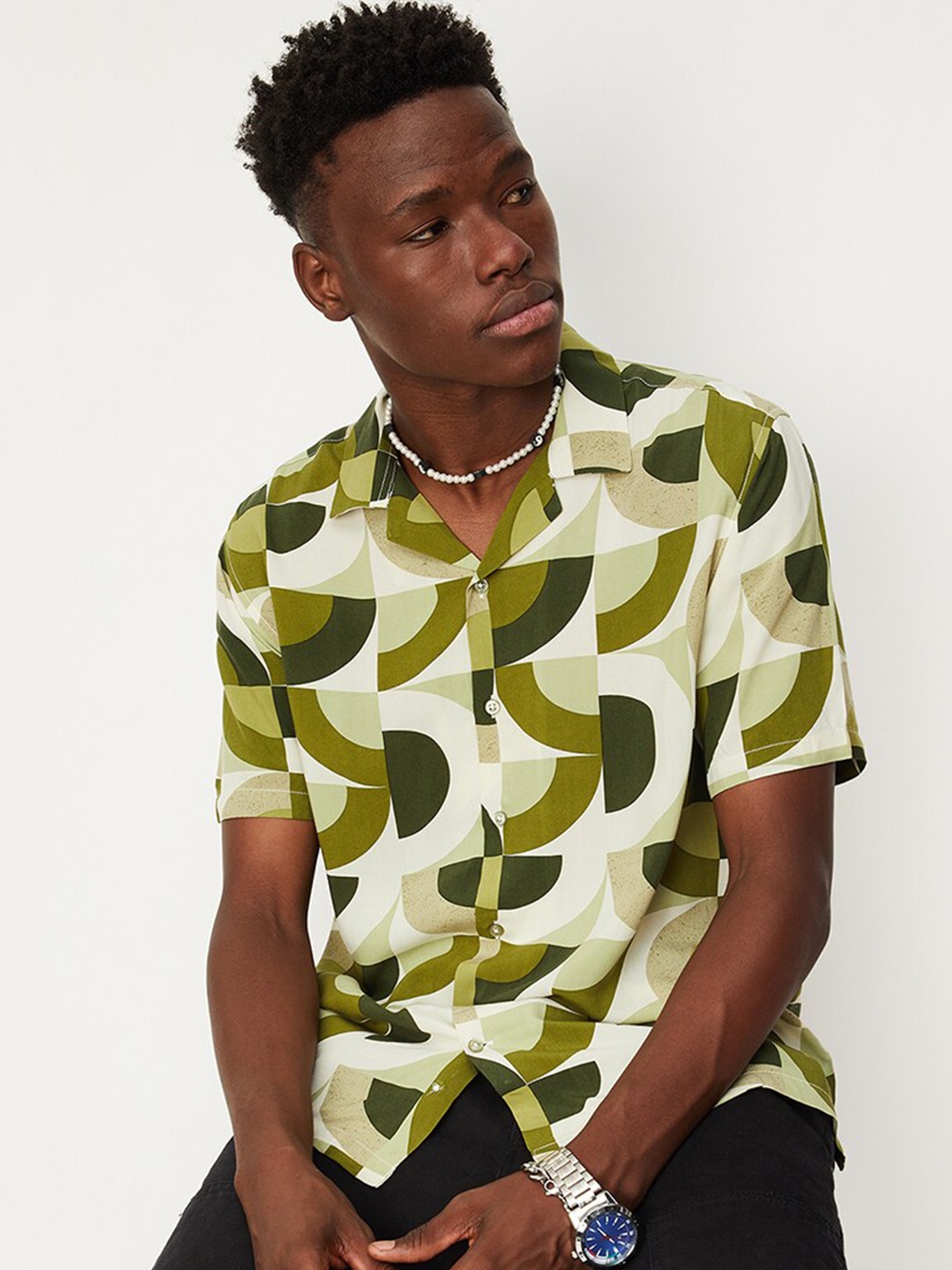 

max Men Geometric Printed Short Sleeves Casual Shirt, Olive