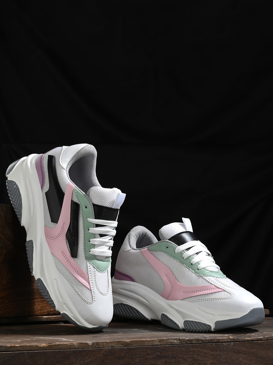

TWIN TOES Women Colourblocked Lightweight Lace-Up Sneakers, White