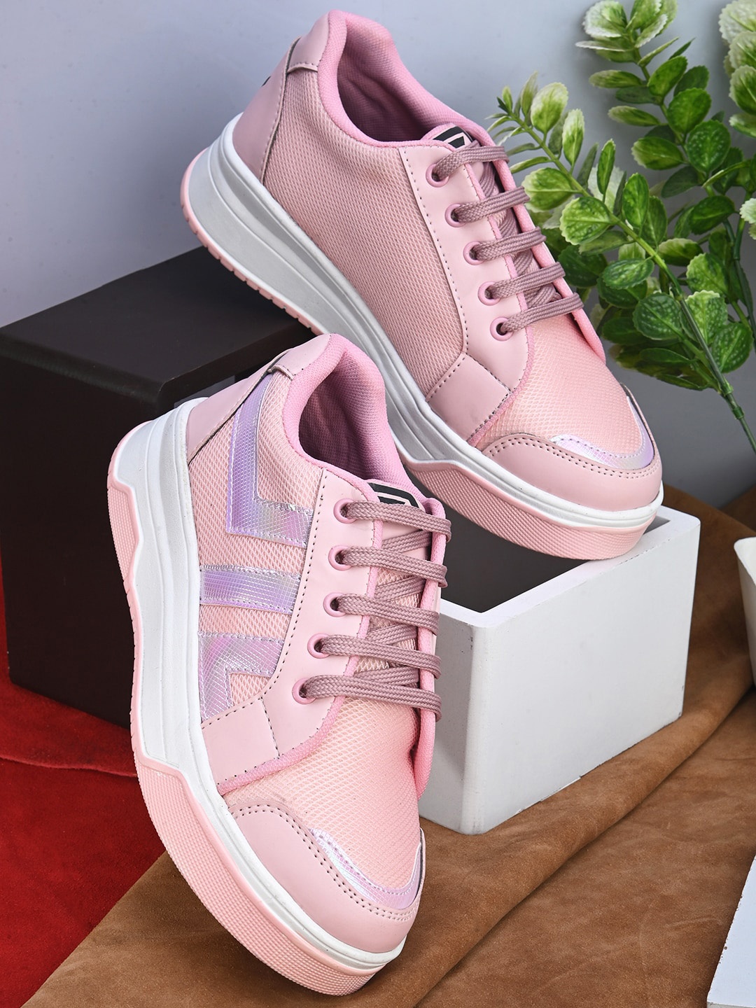 

Fashion Victim Women Striped Lightweight Mesh Sneakers, Pink